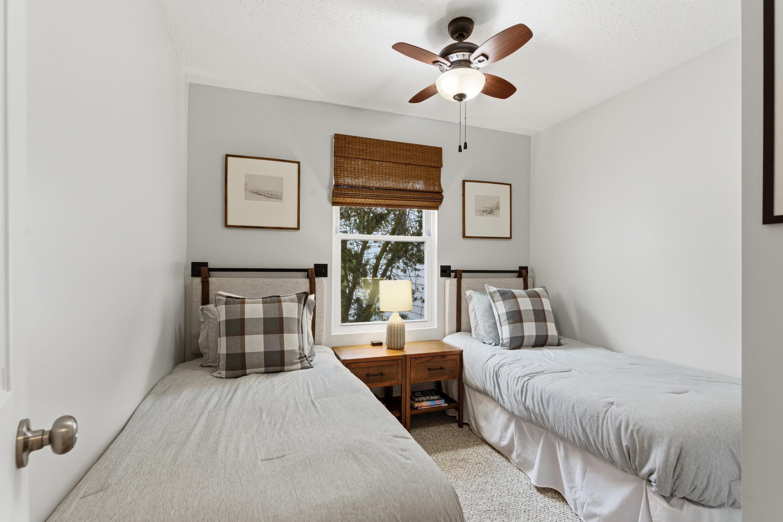 Image 32 of 54 For 125 Moore St