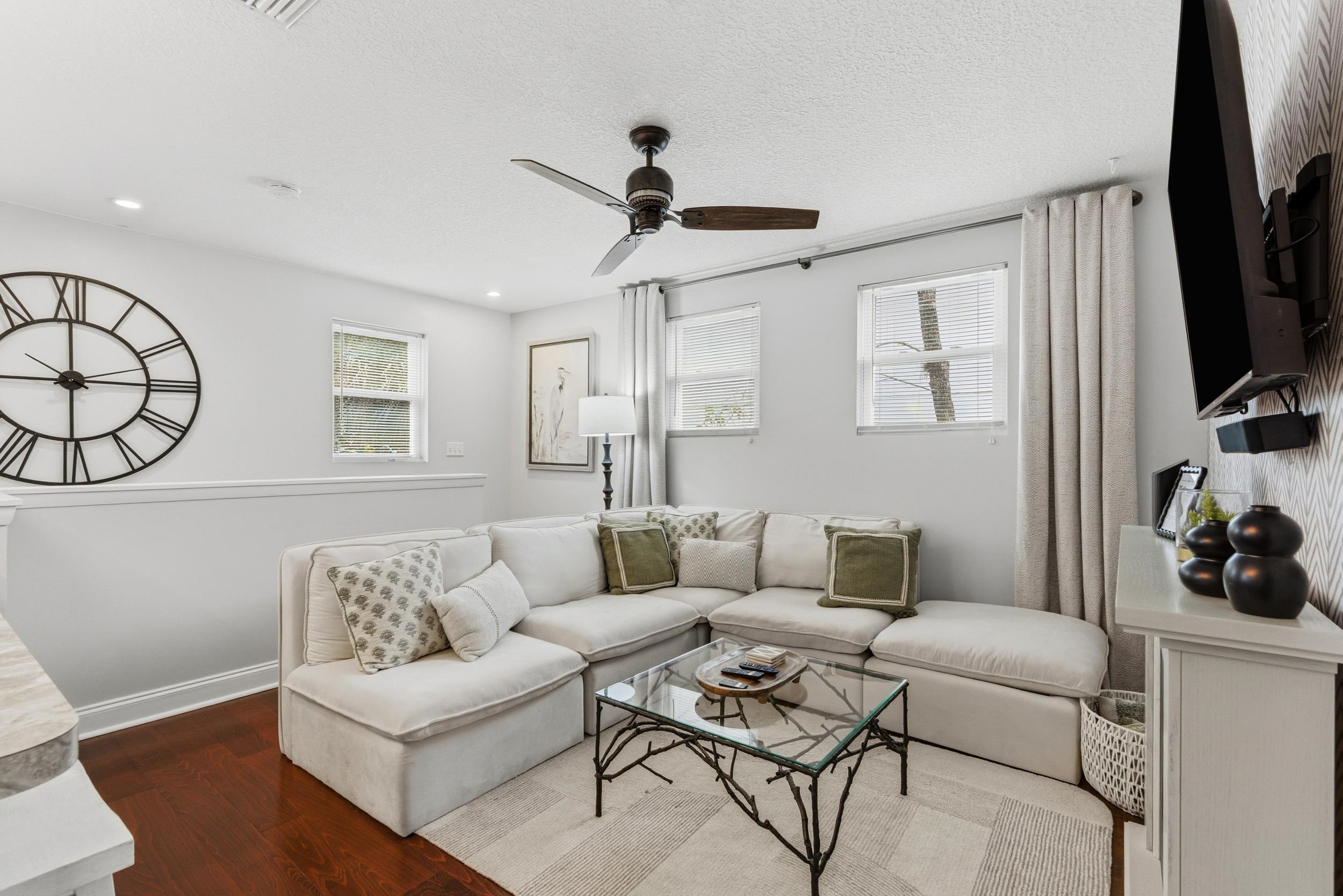 Image 9 of 54 For 125 Moore St