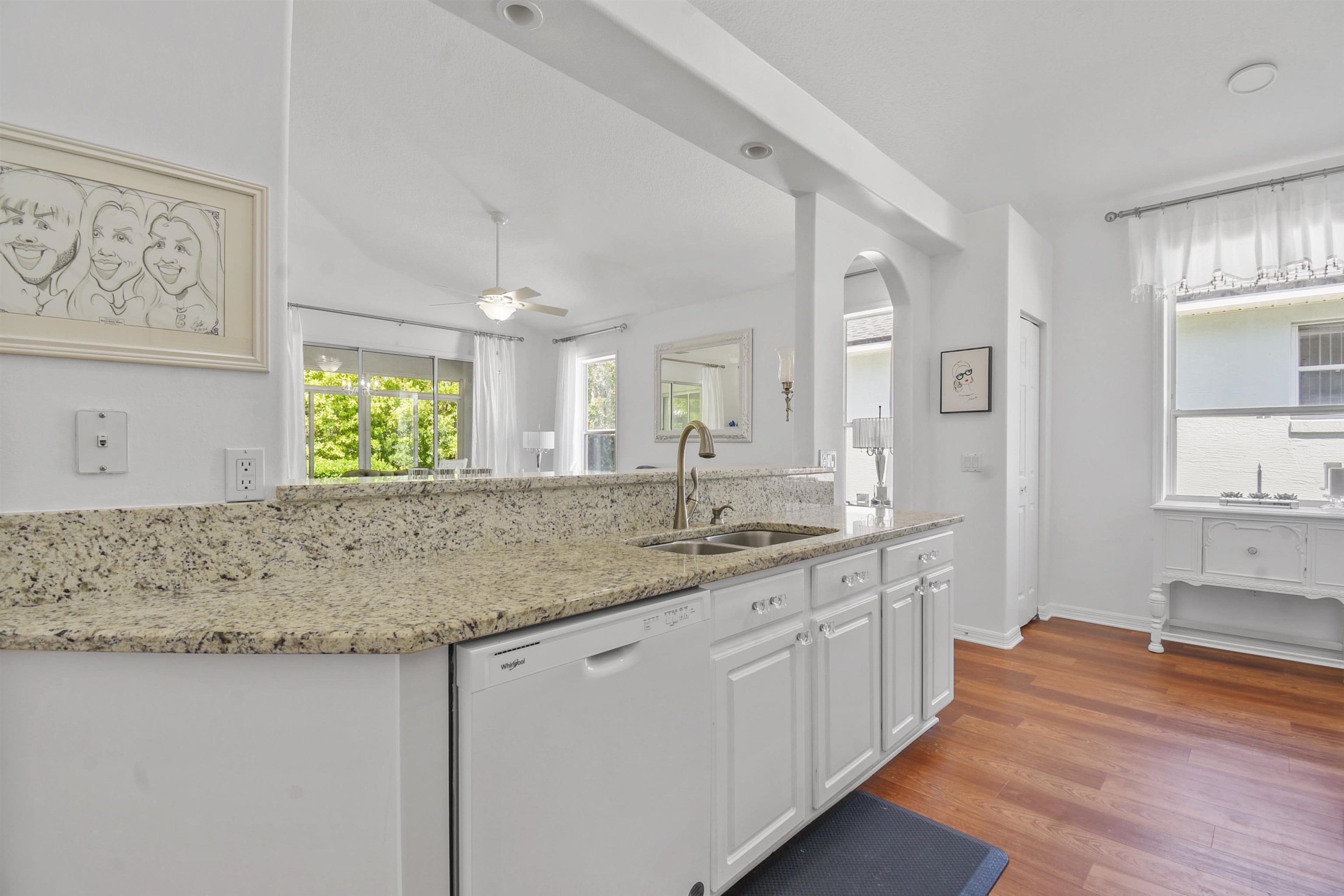 Image 10 of 39 For 561 Boxwood Pl