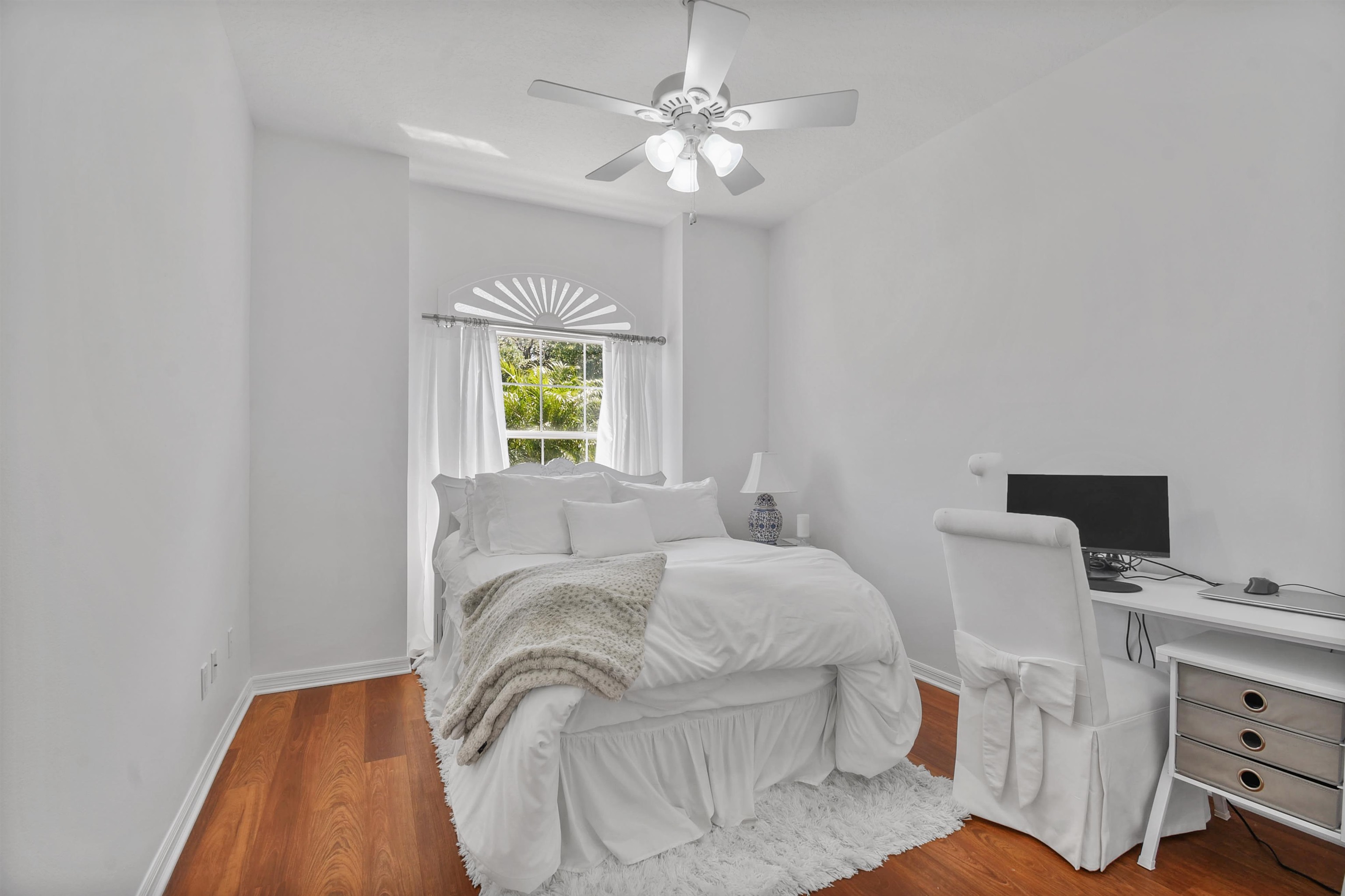 Image 12 of 39 For 561 Boxwood Pl