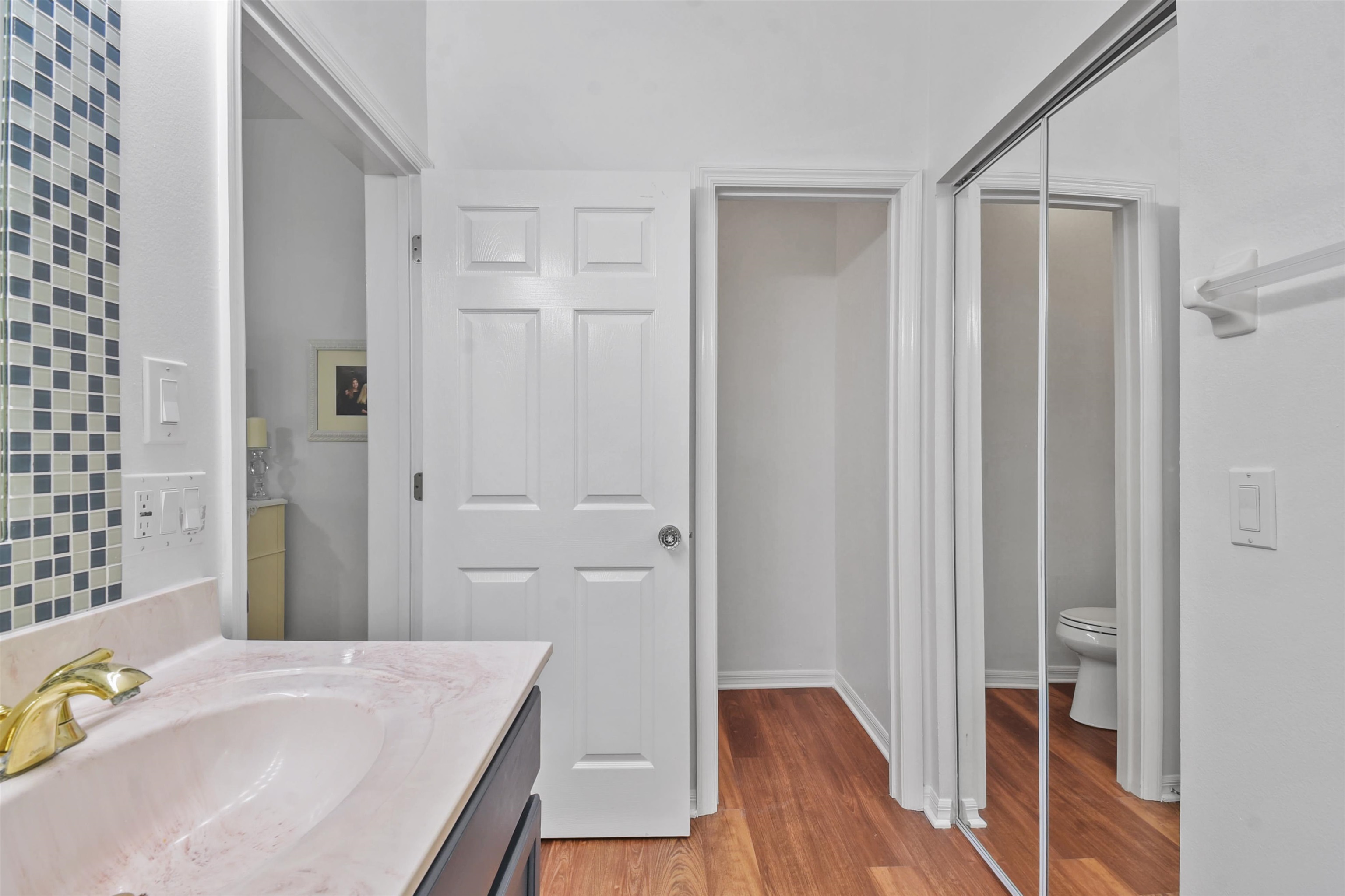 Image 21 of 39 For 561 Boxwood Pl