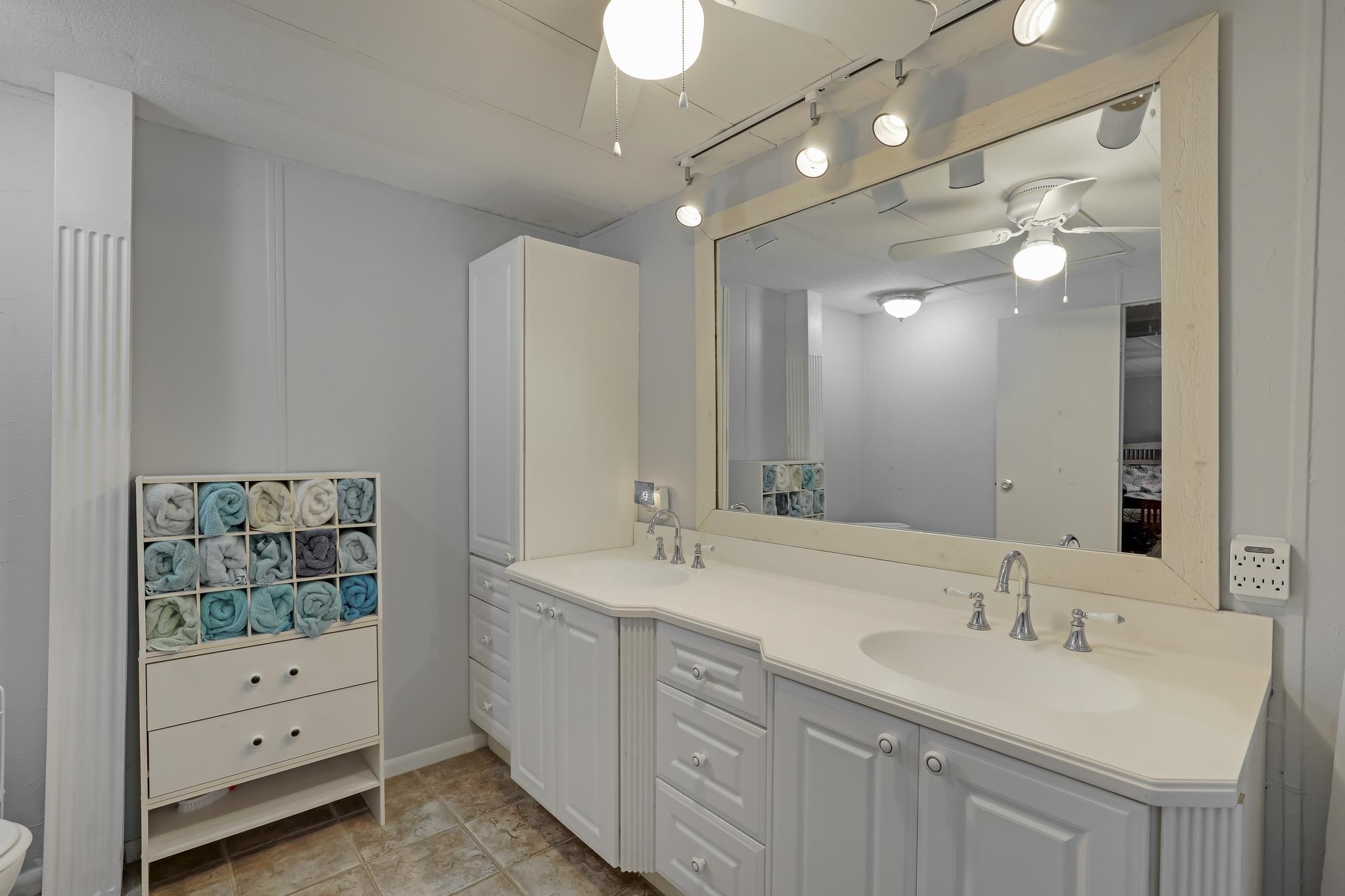 Image 23 of 74 For 6901 Catlett Rd