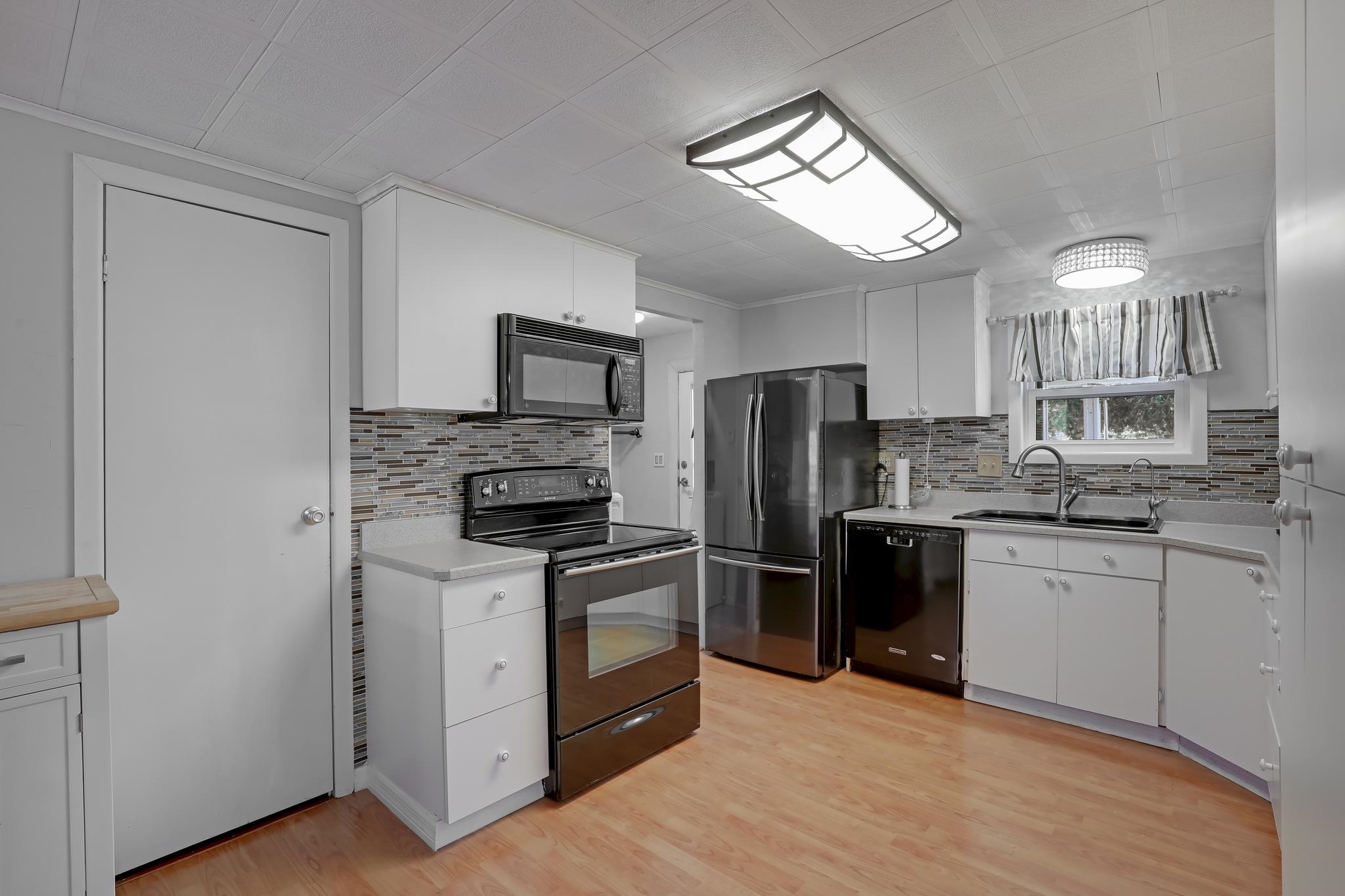 Image 4 of 74 For 6901 Catlett Rd