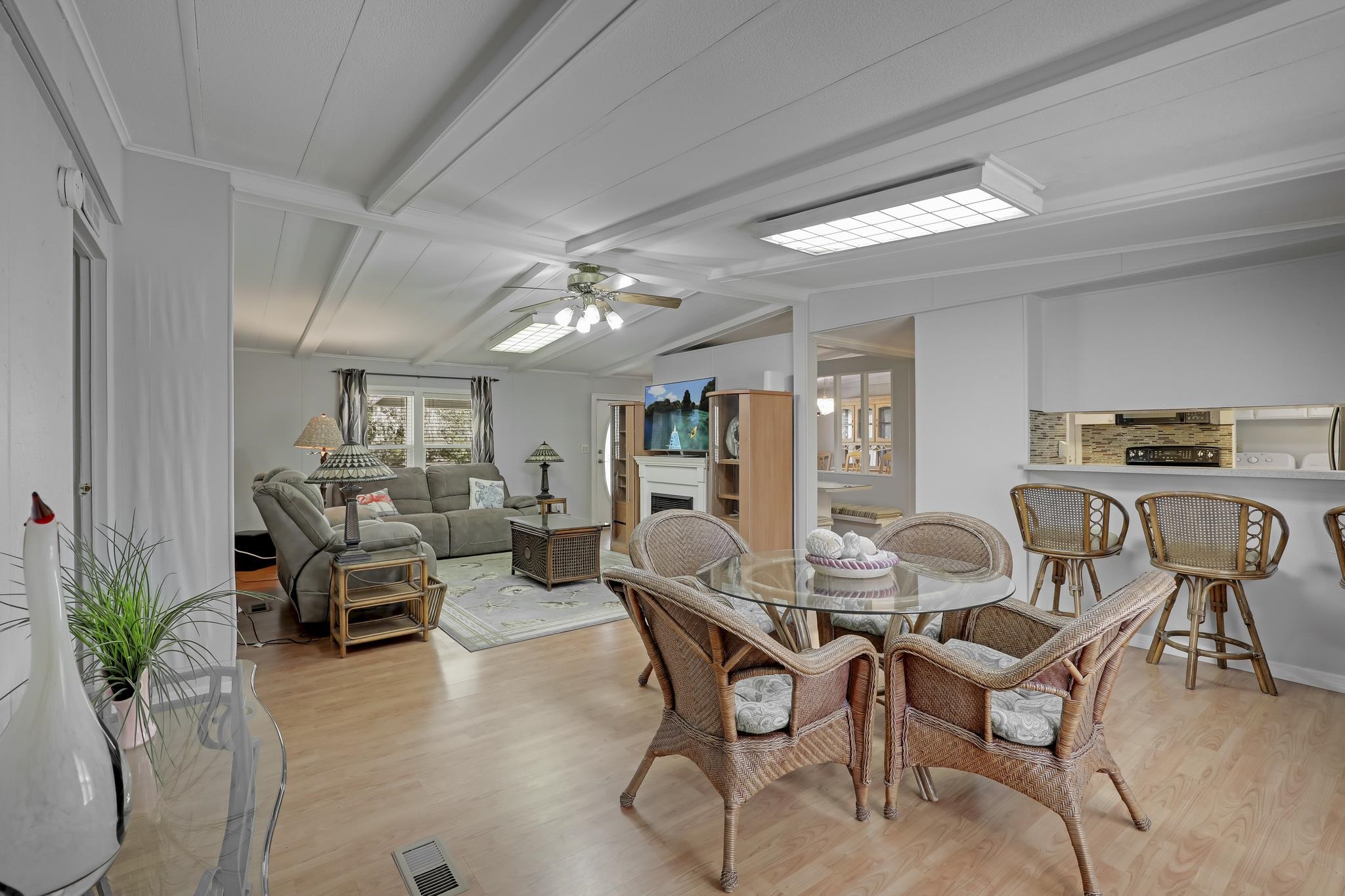 Image 6 of 74 For 6901 Catlett Rd