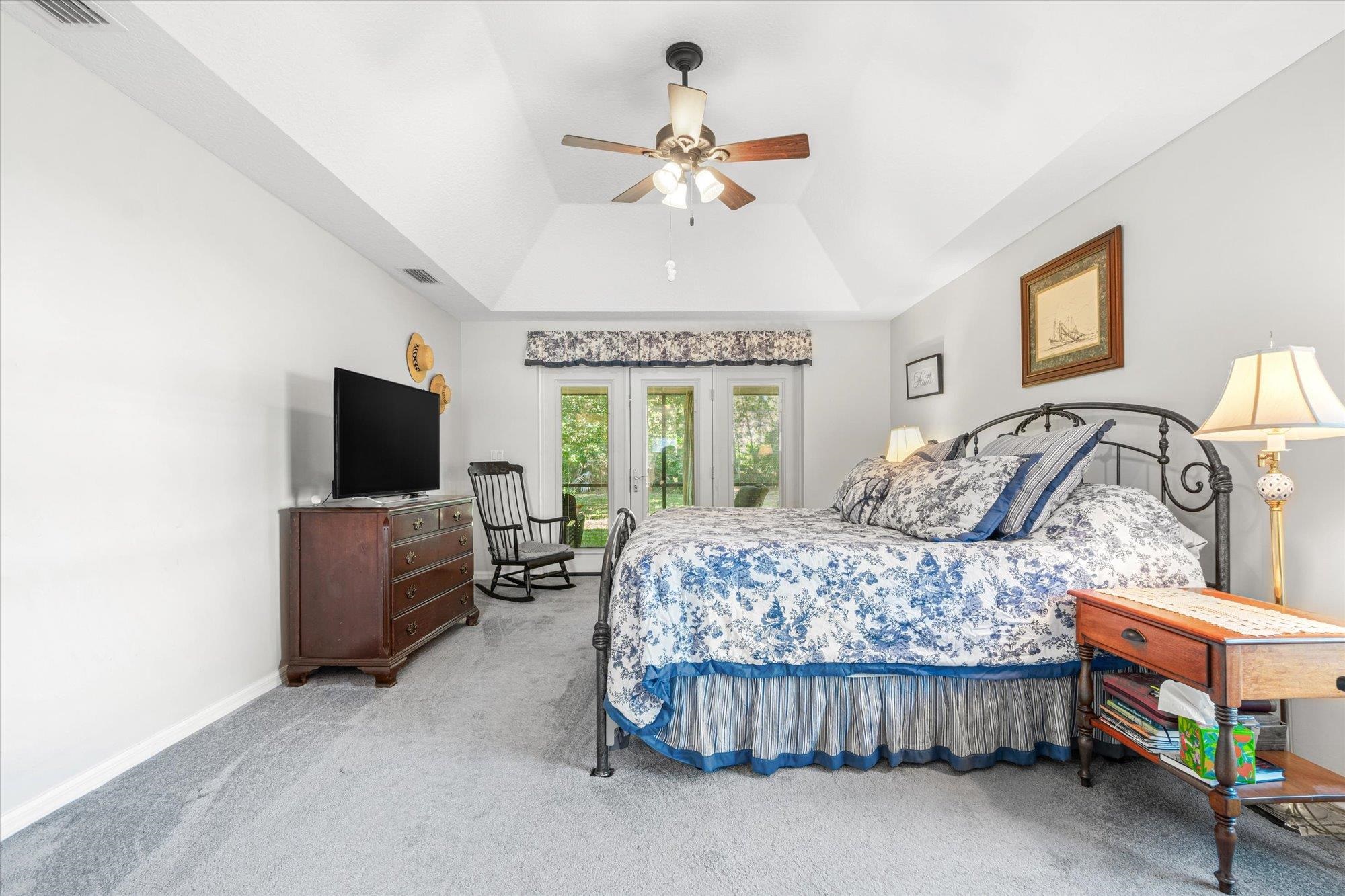 Image 16 of 46 For 937 Mirror Lake Dr