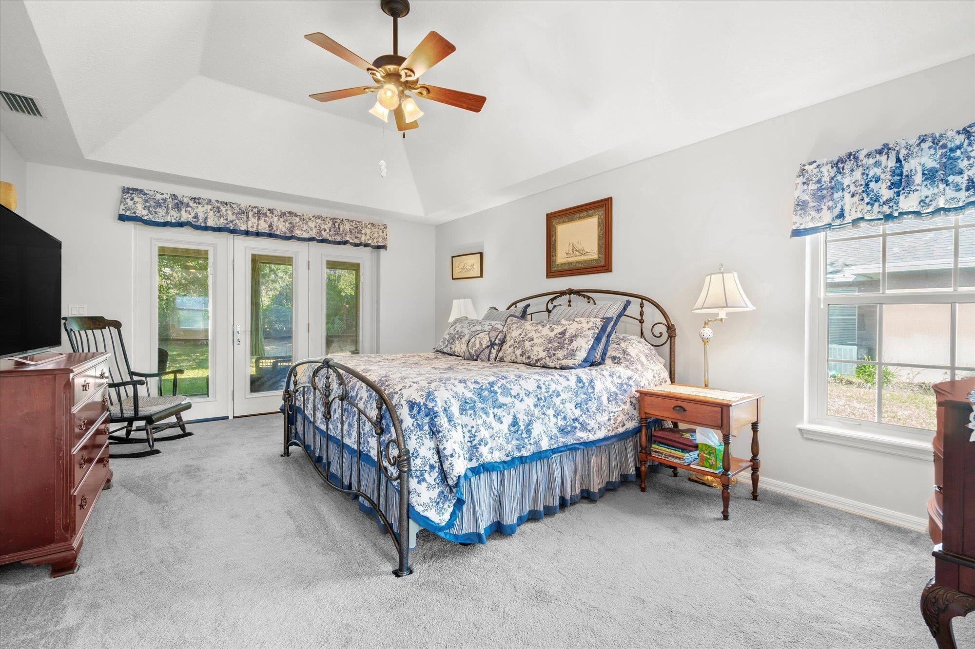 Image 17 of 46 For 937 Mirror Lake Dr