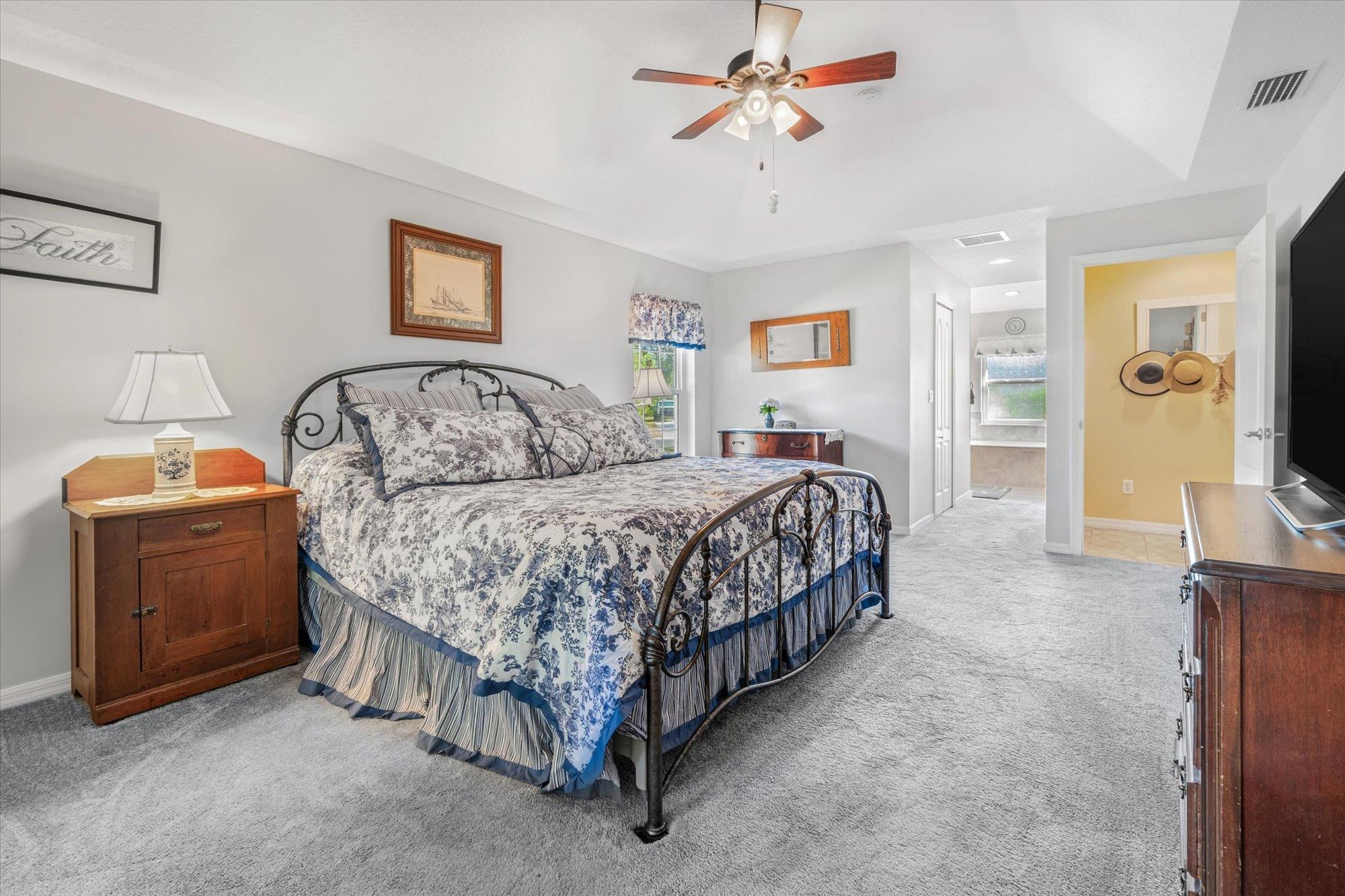 Image 18 of 46 For 937 Mirror Lake Dr