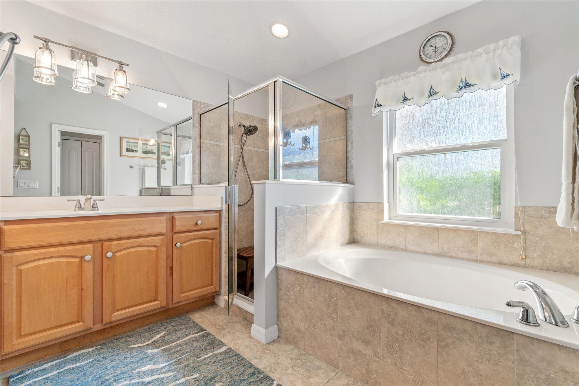 Image 19 of 46 For 937 Mirror Lake Dr