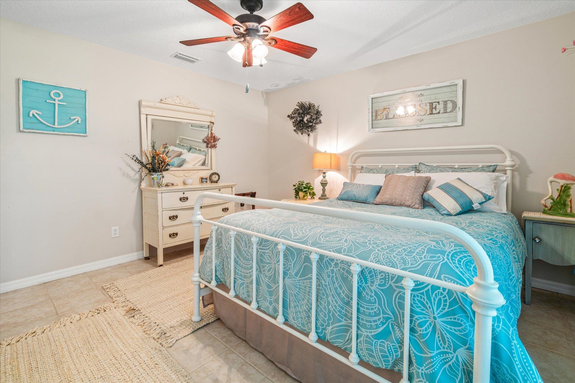 Image 24 of 46 For 937 Mirror Lake Dr