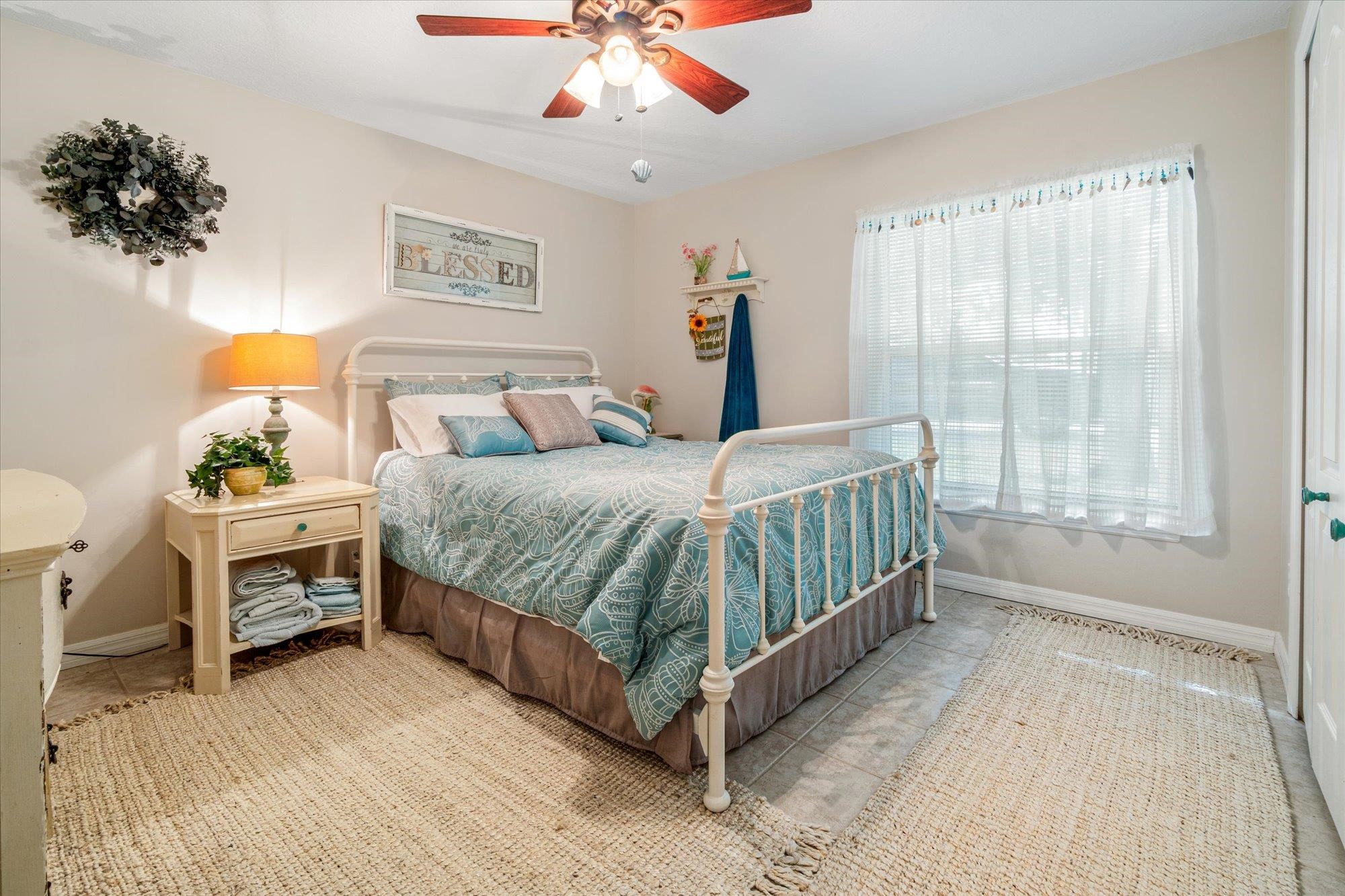 Image 25 of 46 For 937 Mirror Lake Dr