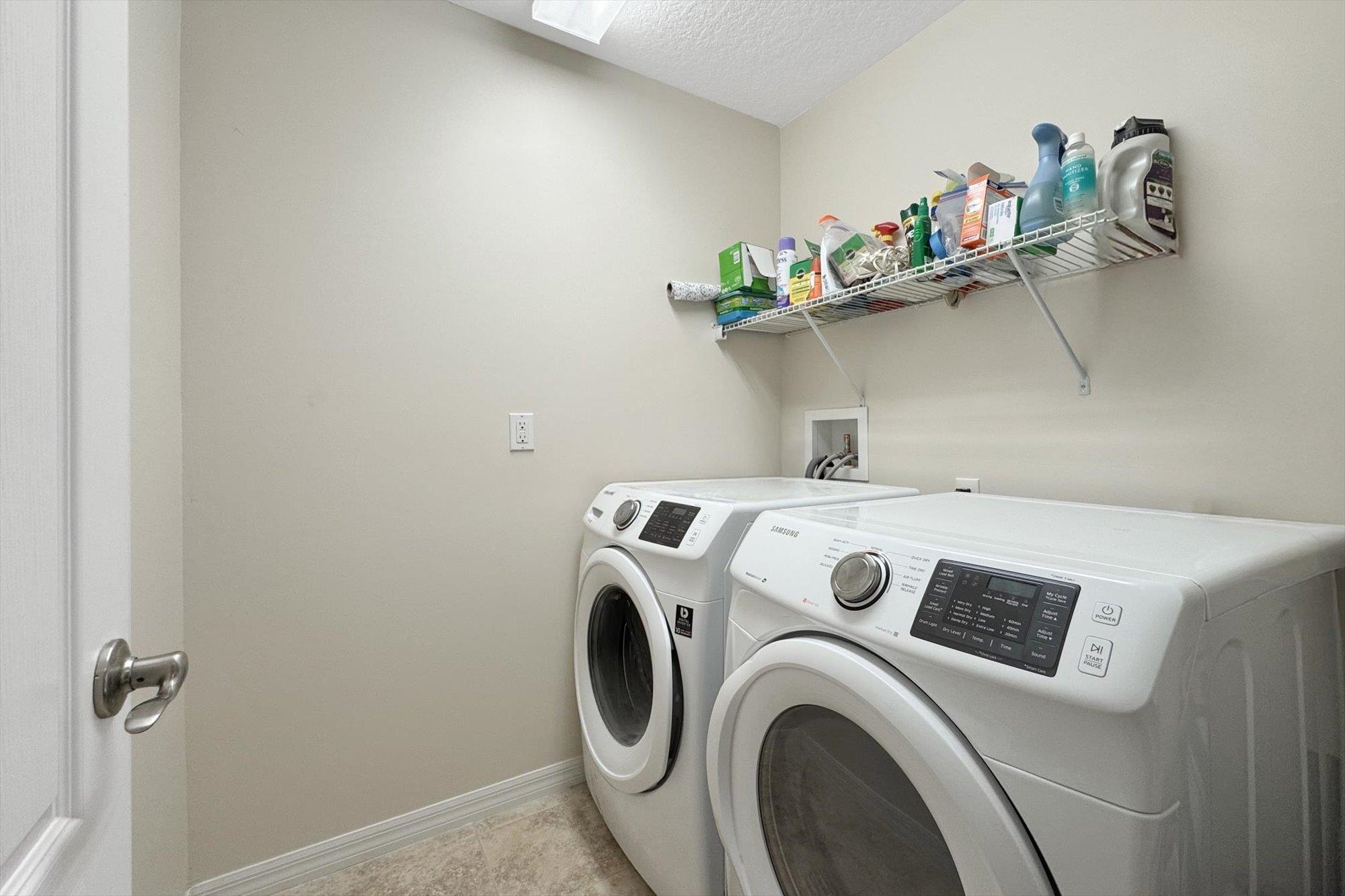 Image 29 of 46 For 937 Mirror Lake Dr