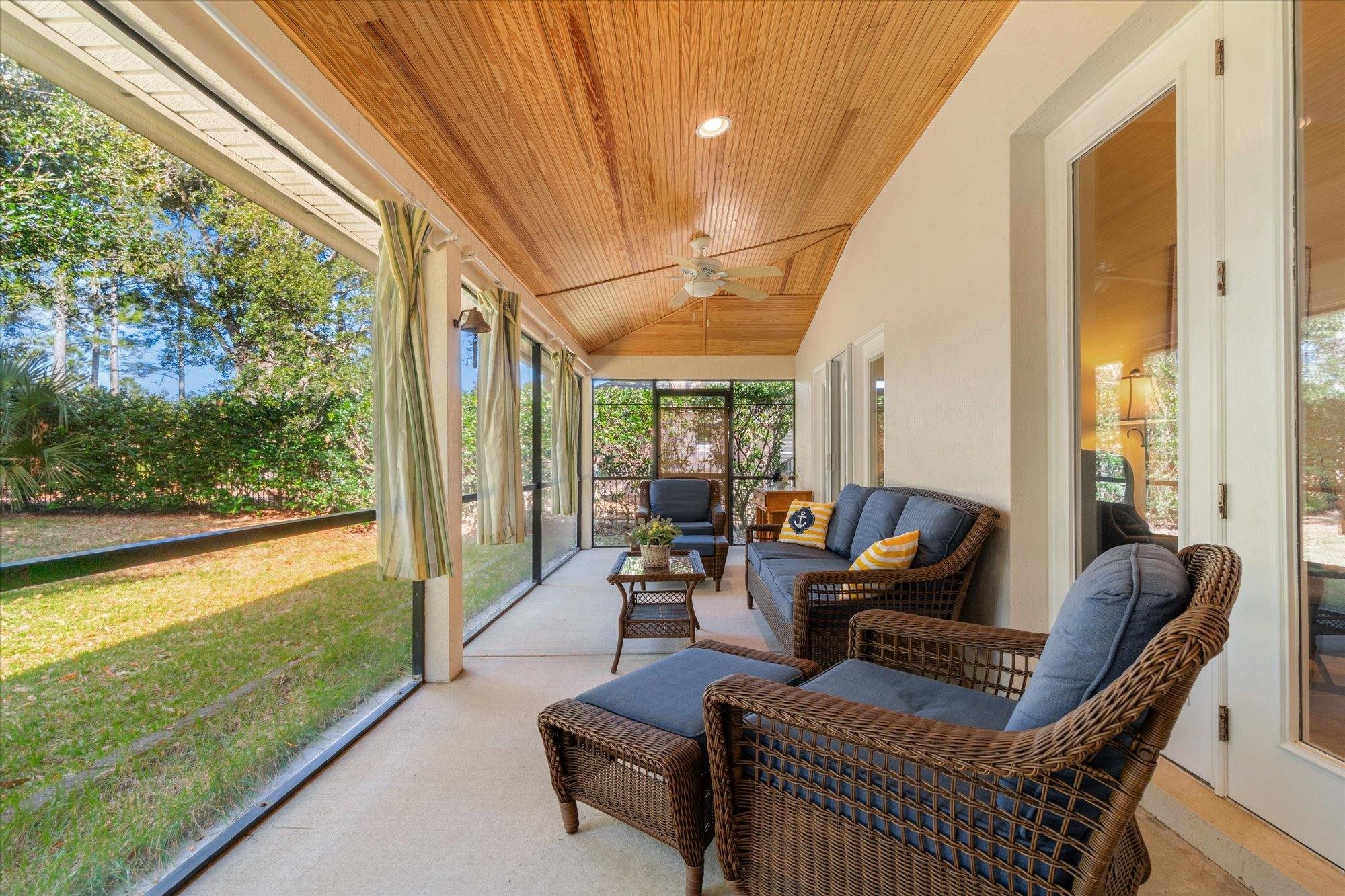 Image 3 of 46 For 937 Mirror Lake Dr