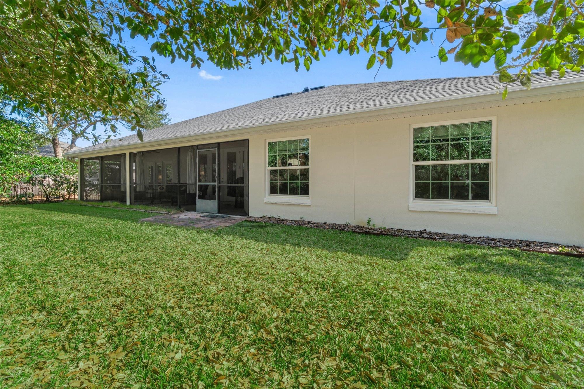 Image 32 of 46 For 937 Mirror Lake Dr