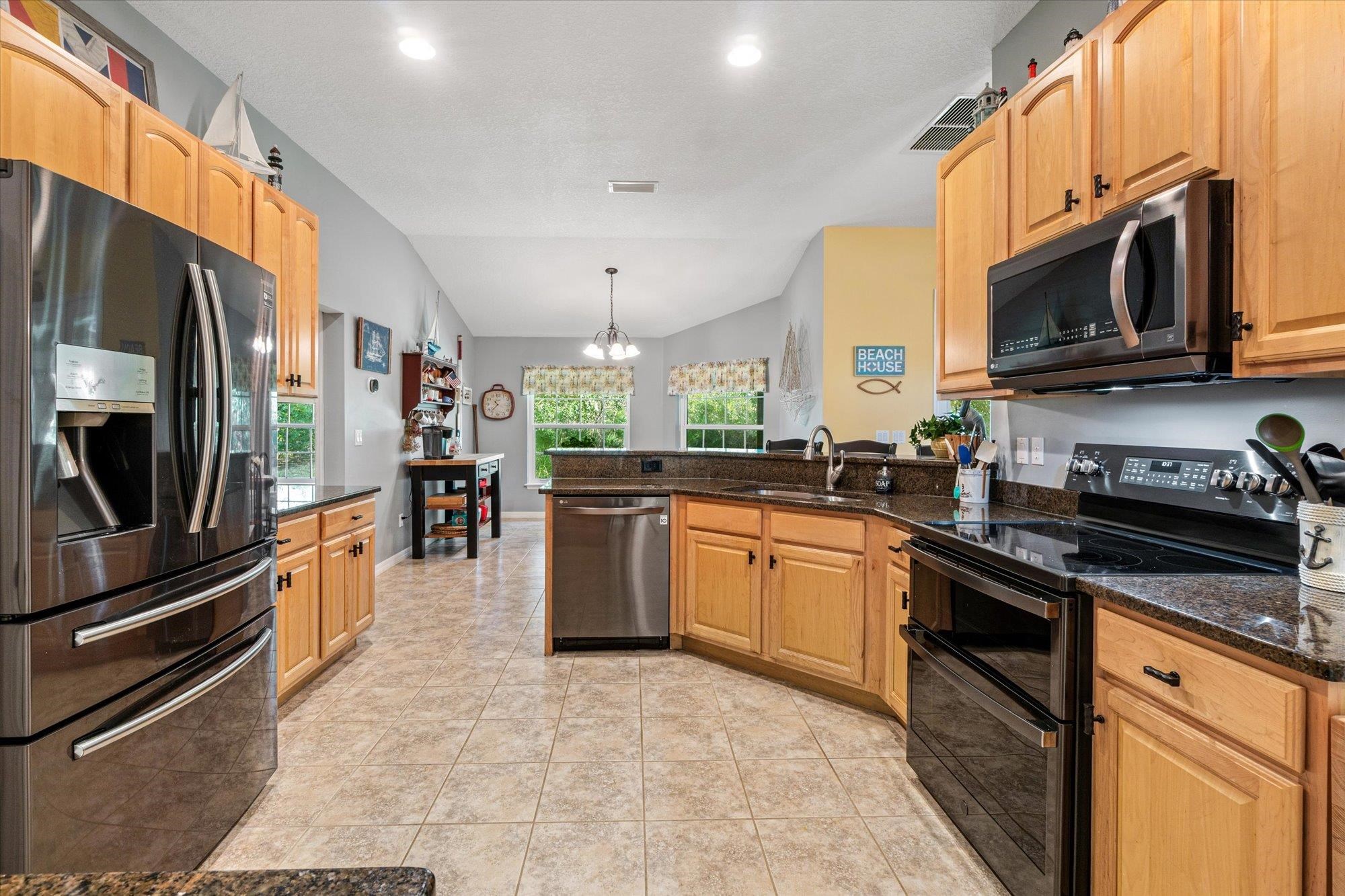 Image 6 of 46 For 937 Mirror Lake Dr