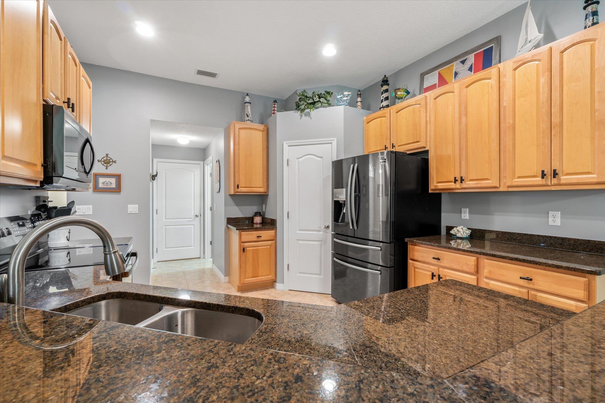 Image 7 of 46 For 937 Mirror Lake Dr