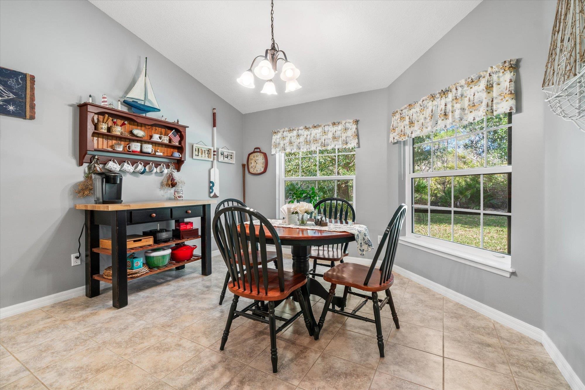 Image 9 of 46 For 937 Mirror Lake Dr