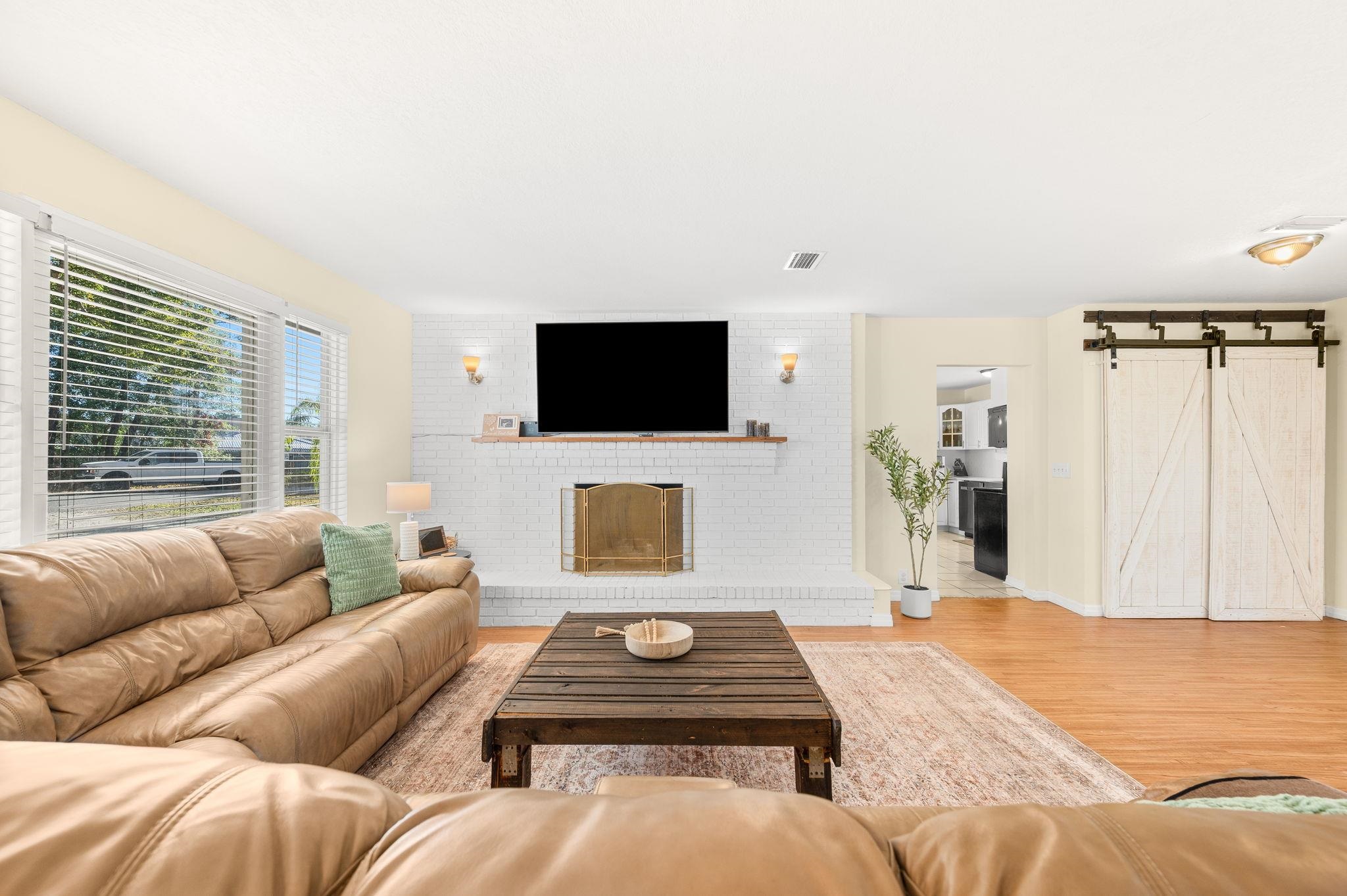 Image 10 of 42 For 4233 Oak Ln  