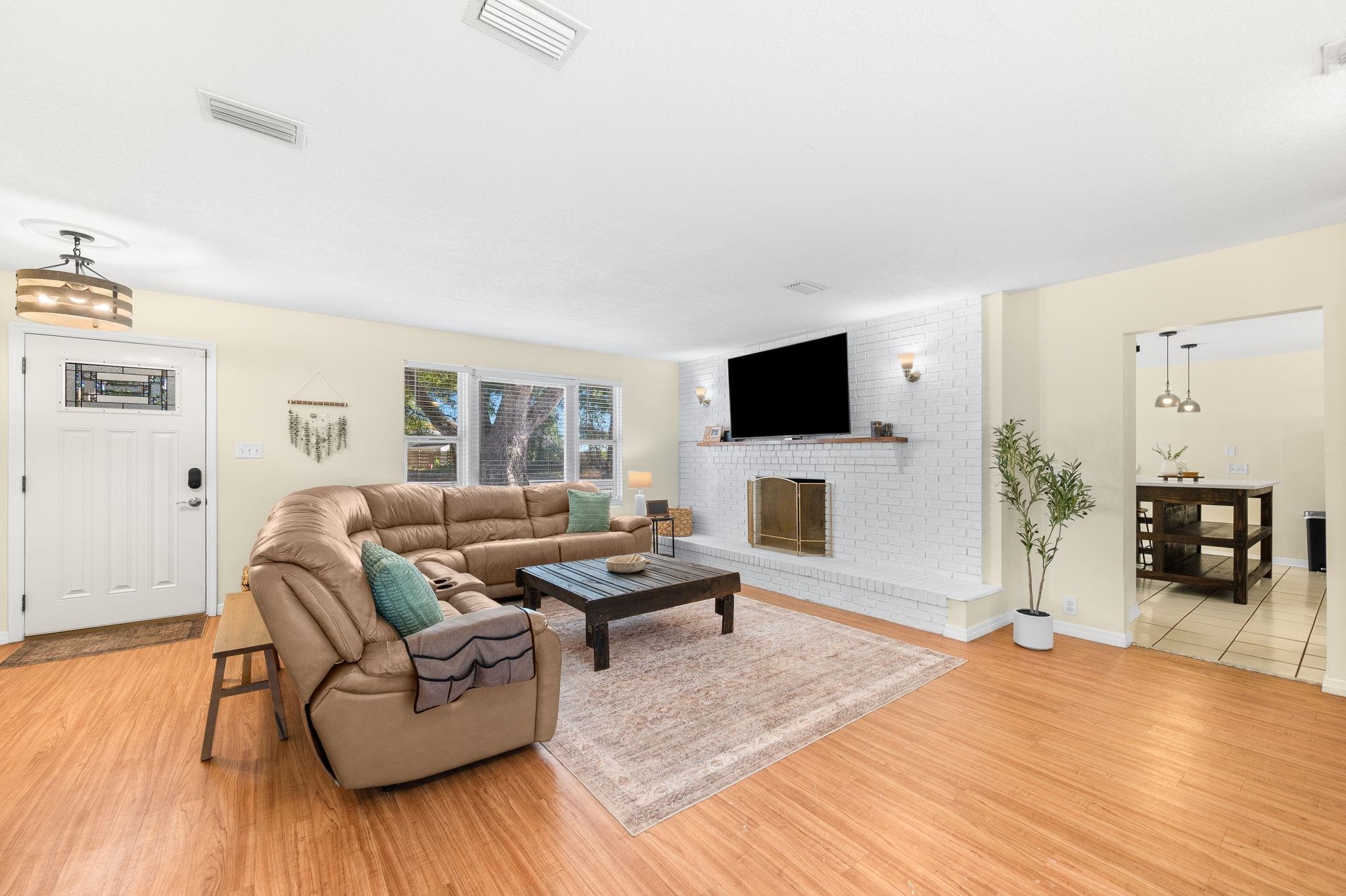 Image 11 of 42 For 4233 Oak Ln  