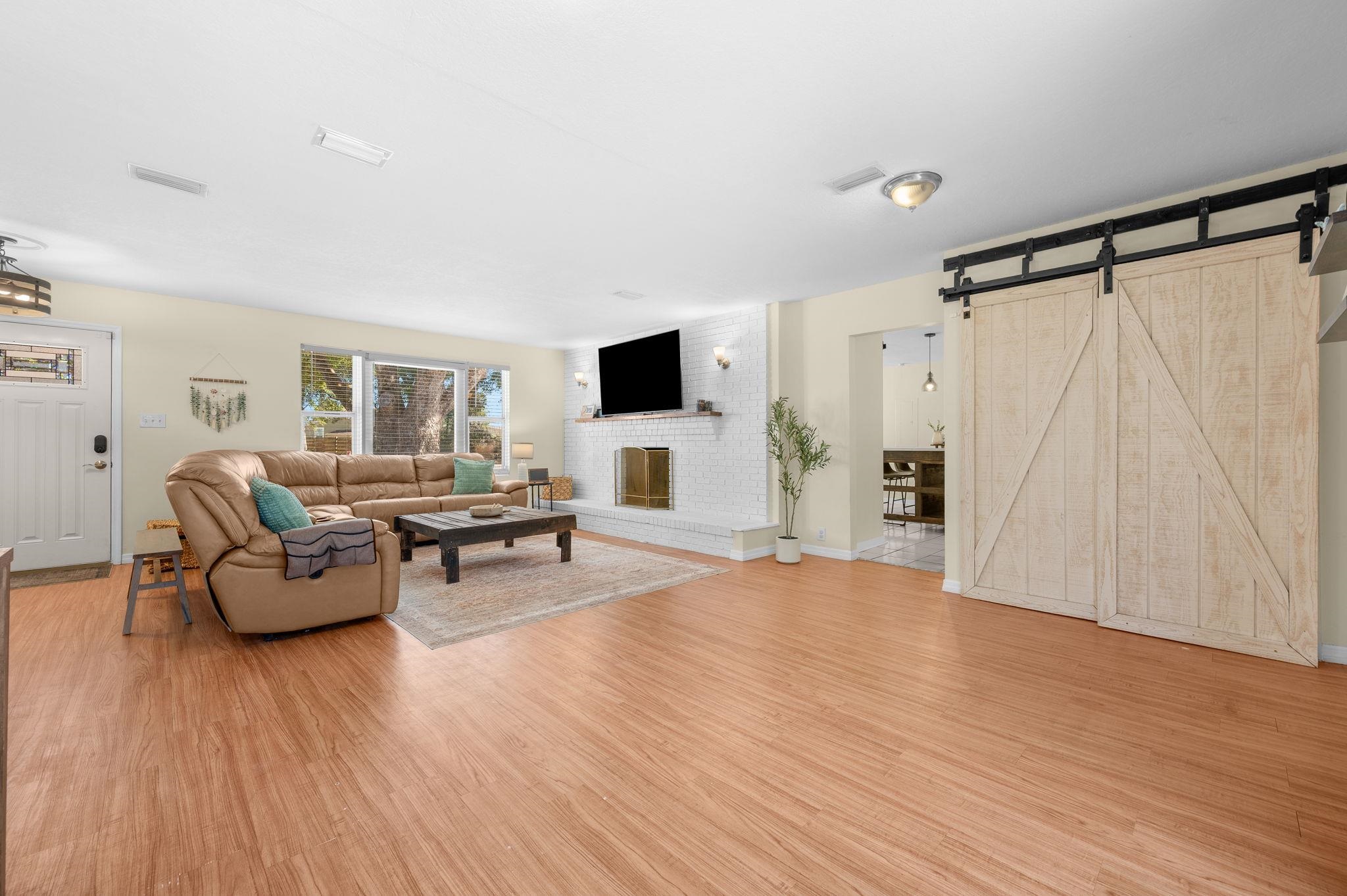 Image 18 of 42 For 4233 Oak Ln  