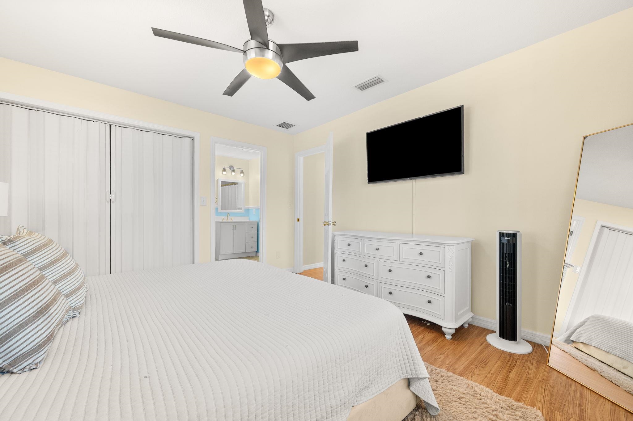 Image 32 of 42 For 4233 Oak Ln  