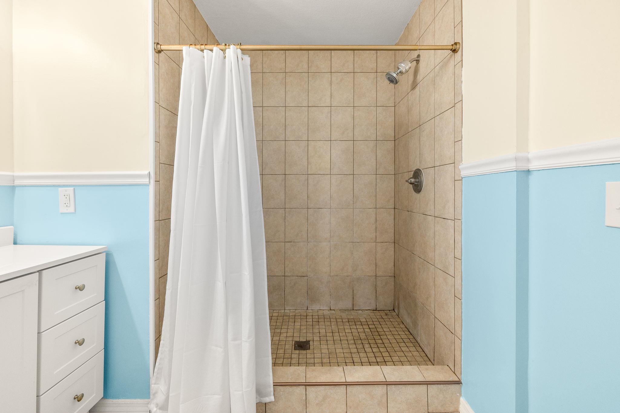 Image 34 of 42 For 4233 Oak Ln  