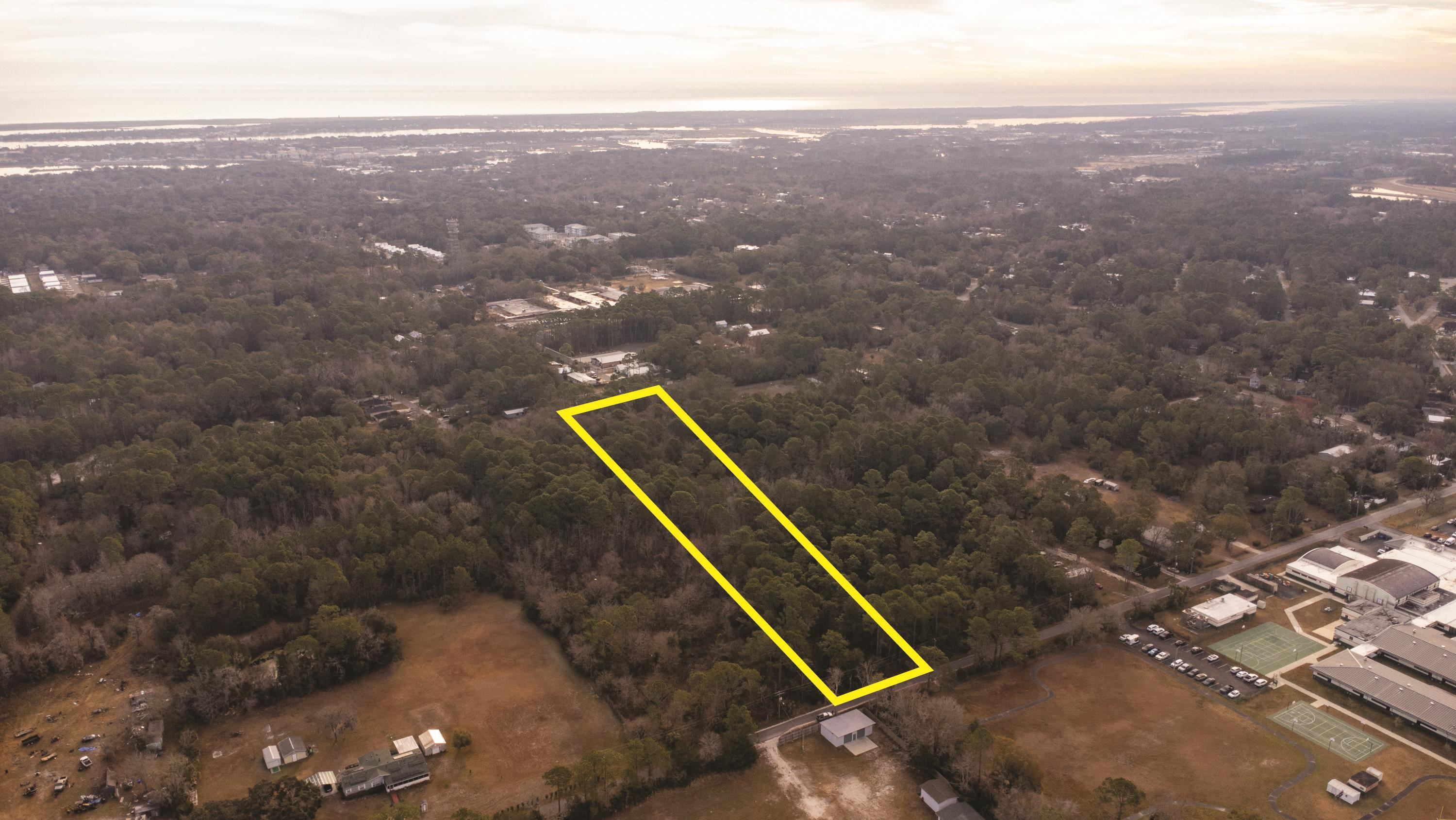 Image 19 of 21 For 0 Clay St N