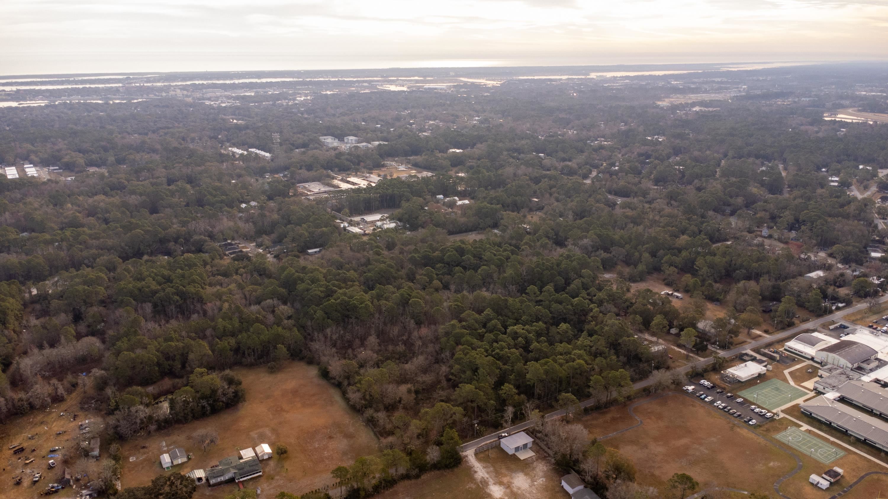 Image 7 of 21 For 0 Clay St N