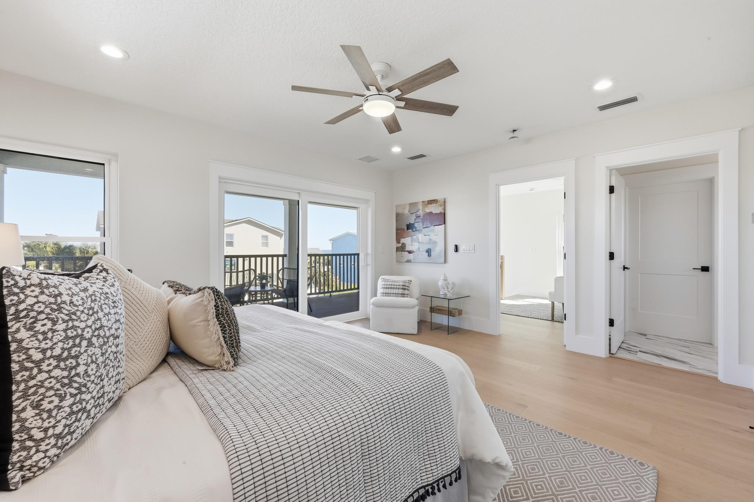 Image 34 of 74 For 5599 Pelican Way