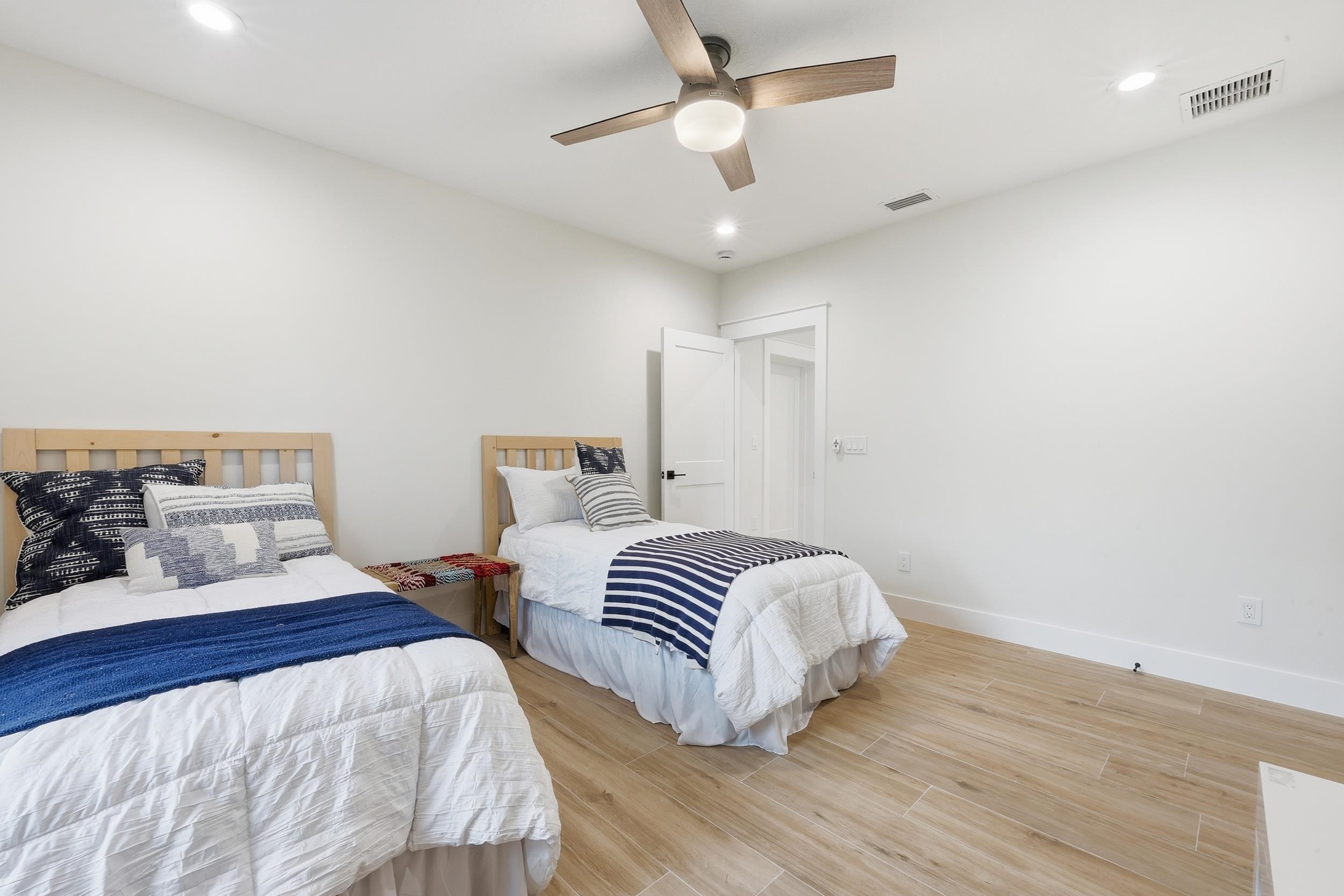 Image 52 of 74 For 5599 Pelican Way