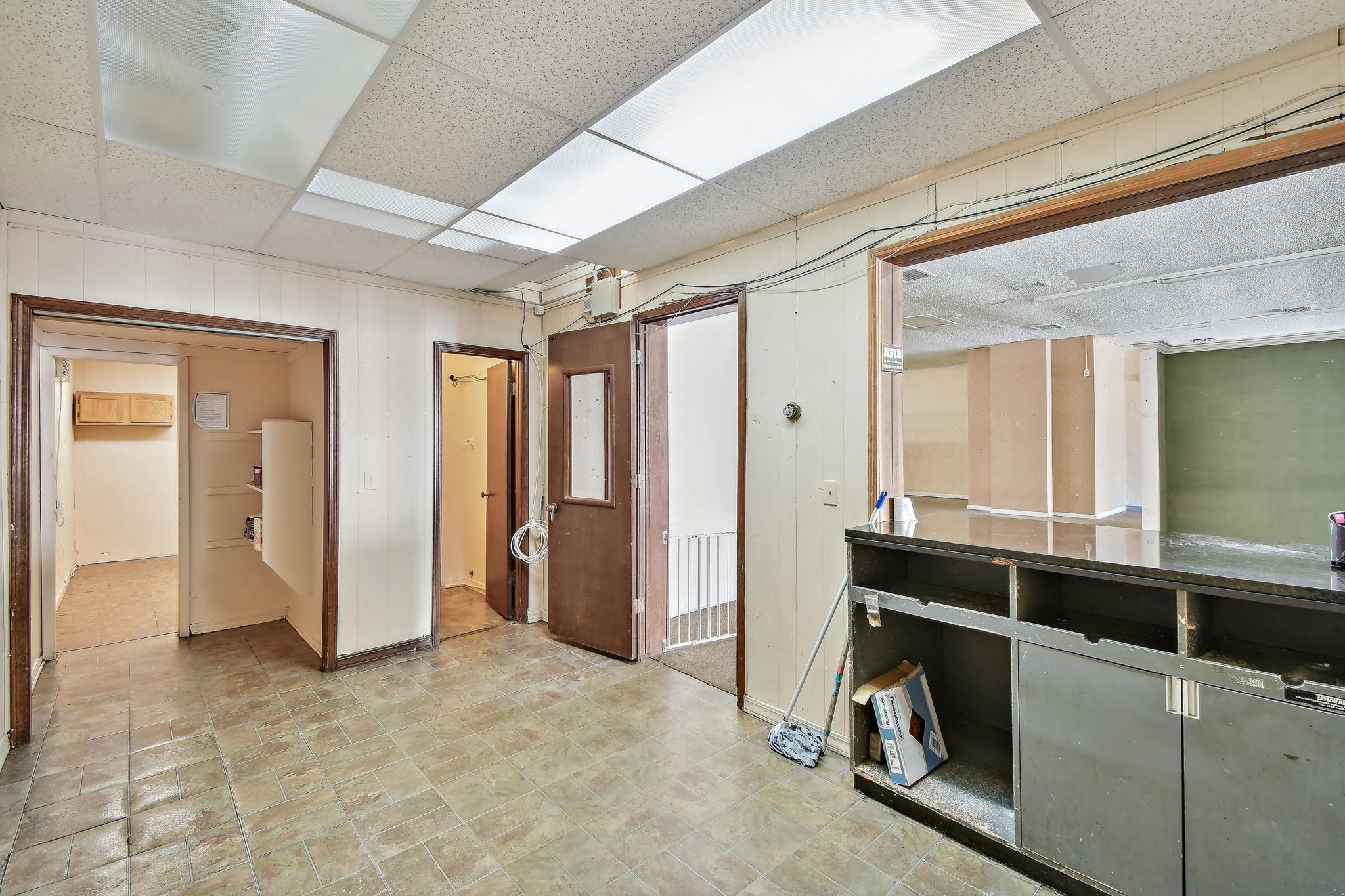 Image 8 of 12 For 1956 Kingsley Furniture Gallry Ave