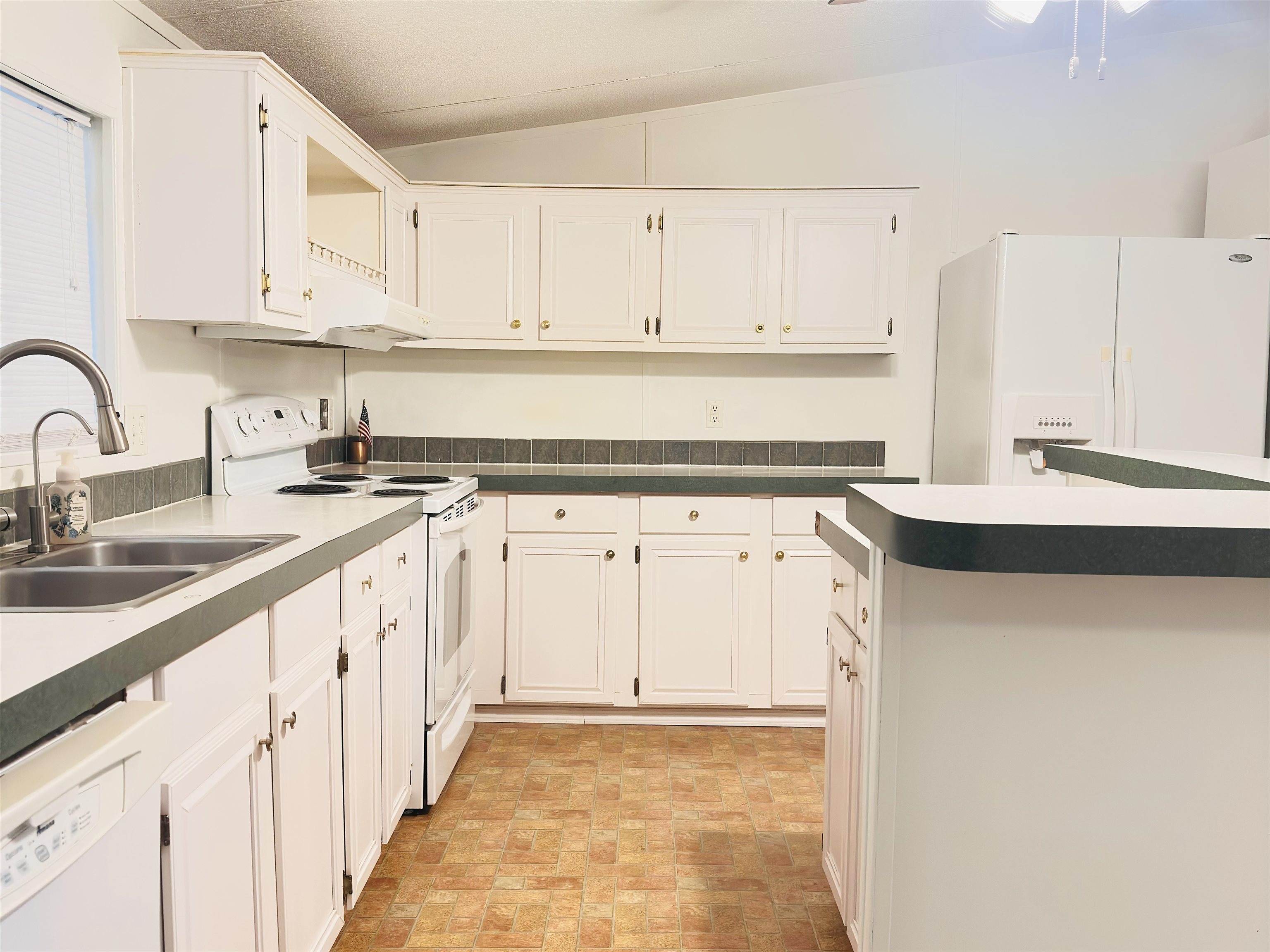 Image 7 of 22 For 105 Breezewood Cir