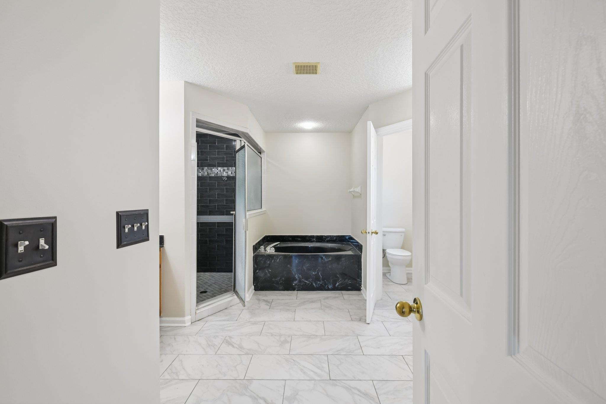 Image 27 of 63 For 2447 Coachman Lakes Dr