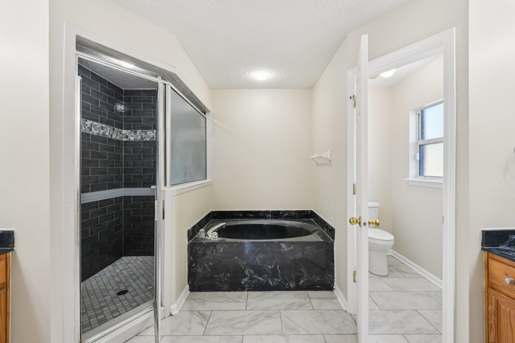 Image 28 of 63 For 2447 Coachman Lakes Dr