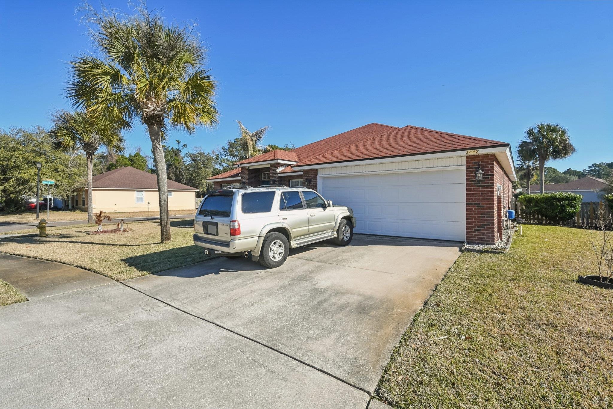 Image 4 of 63 For 2447 Coachman Lakes Dr