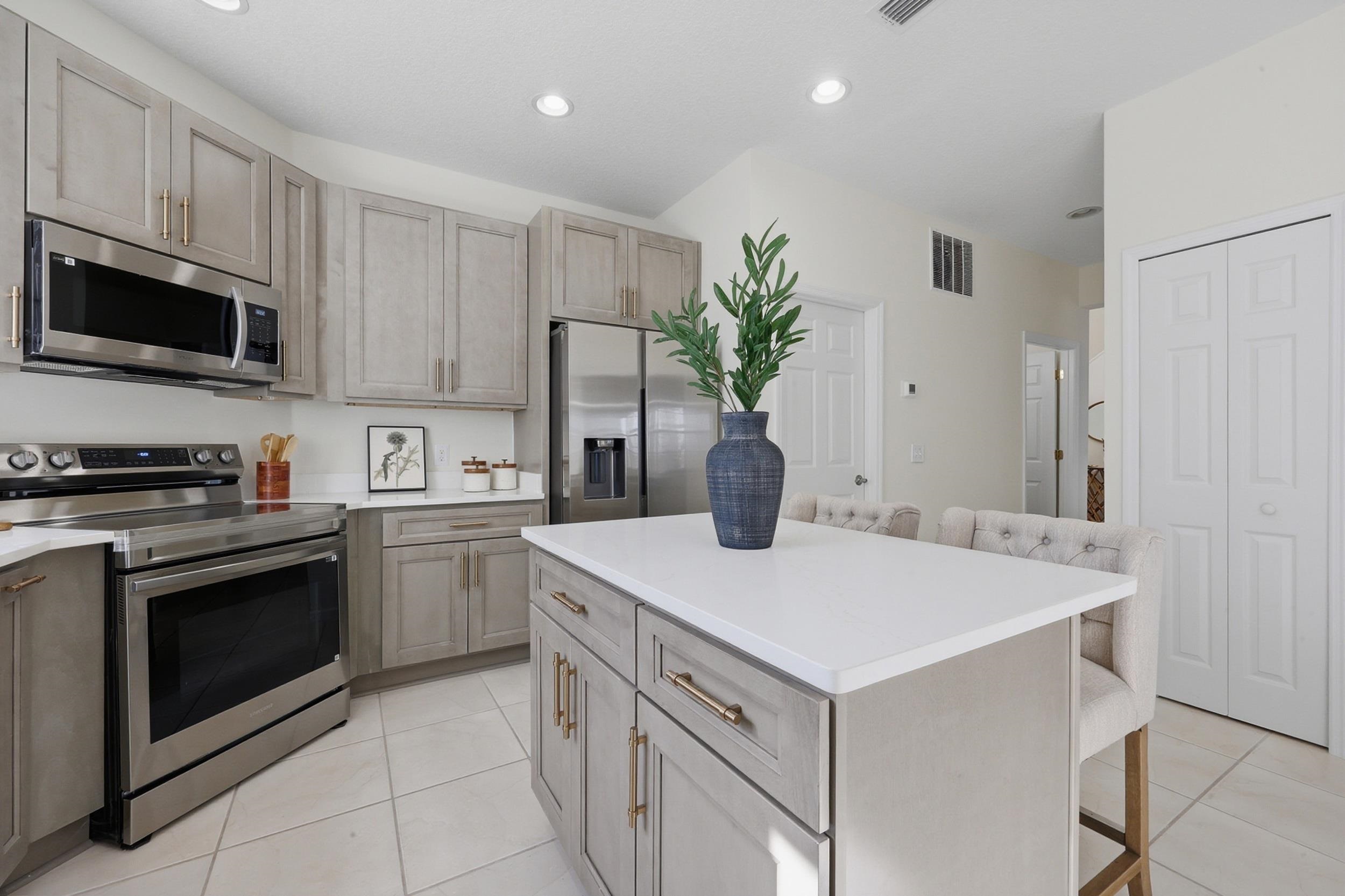 Image 15 of 61 For 9162 August Cir