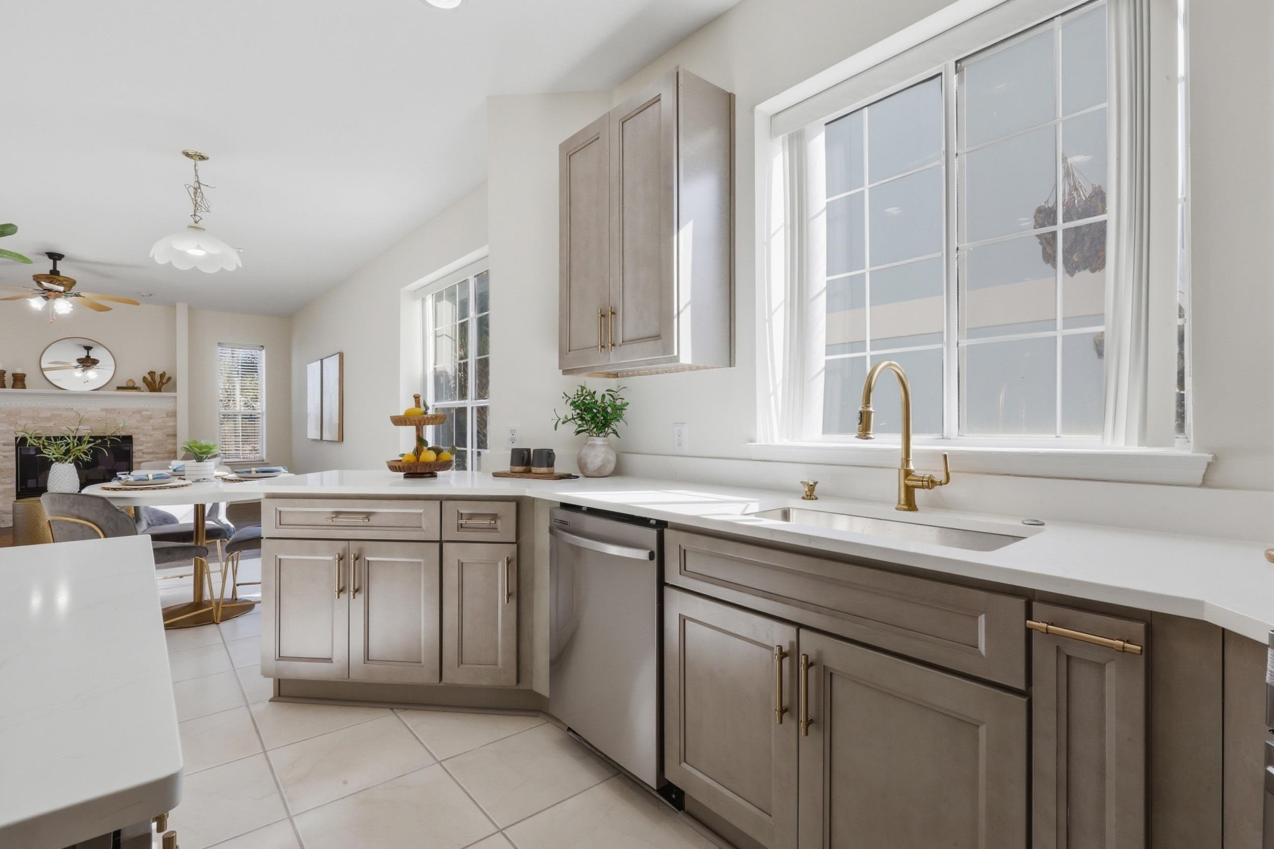 Image 16 of 61 For 9162 August Cir