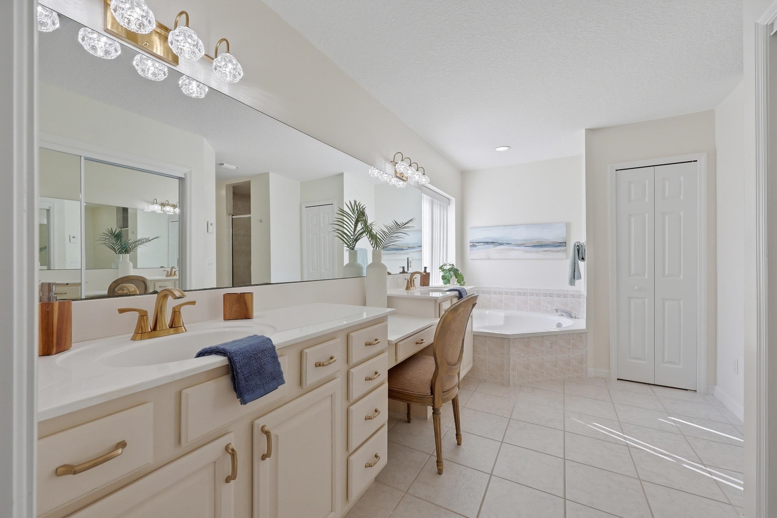 Image 39 of 61 For 9162 August Cir