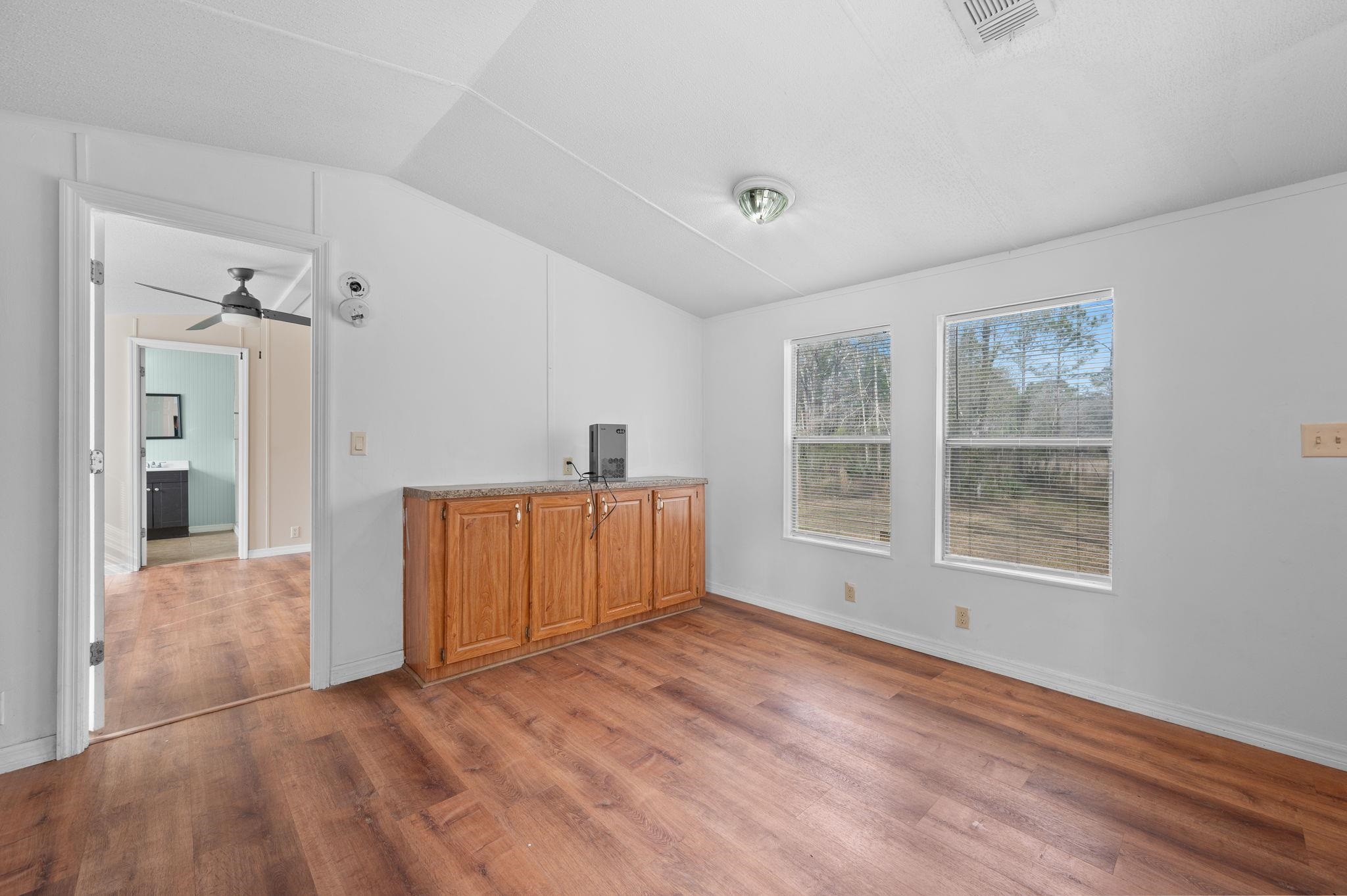 Image 10 of 26 For 4798 Catherine St