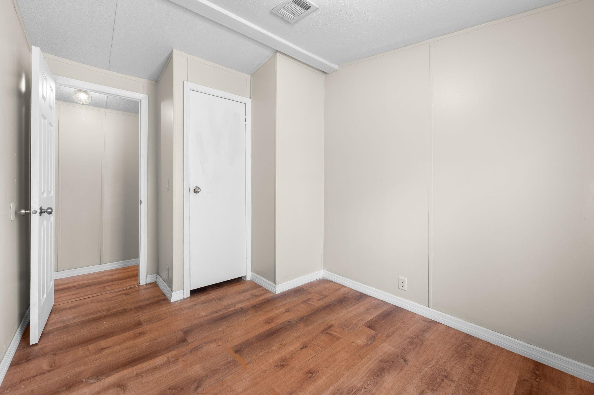 Image 16 of 26 For 4798 Catherine St