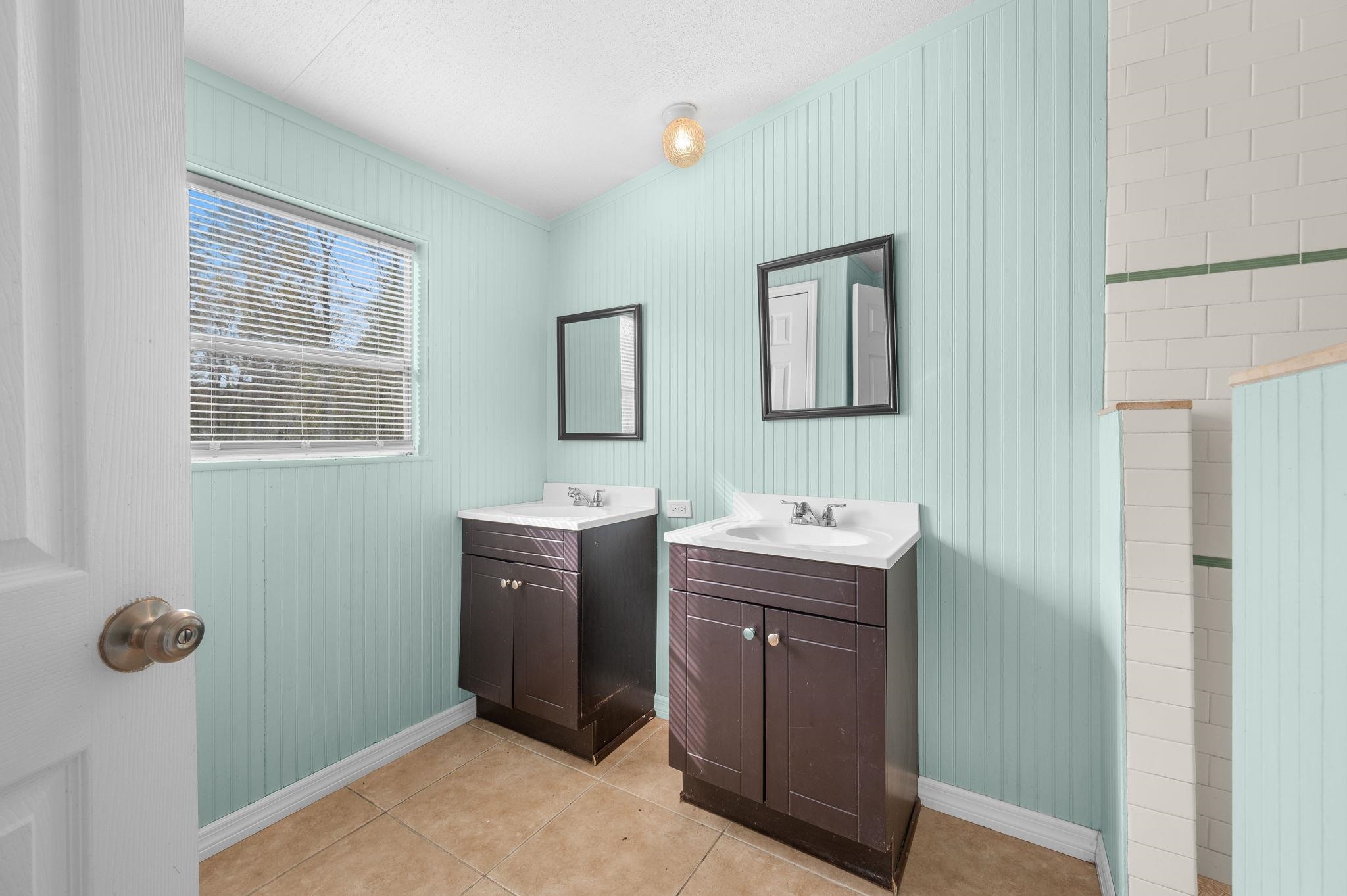 Image 20 of 26 For 4798 Catherine St