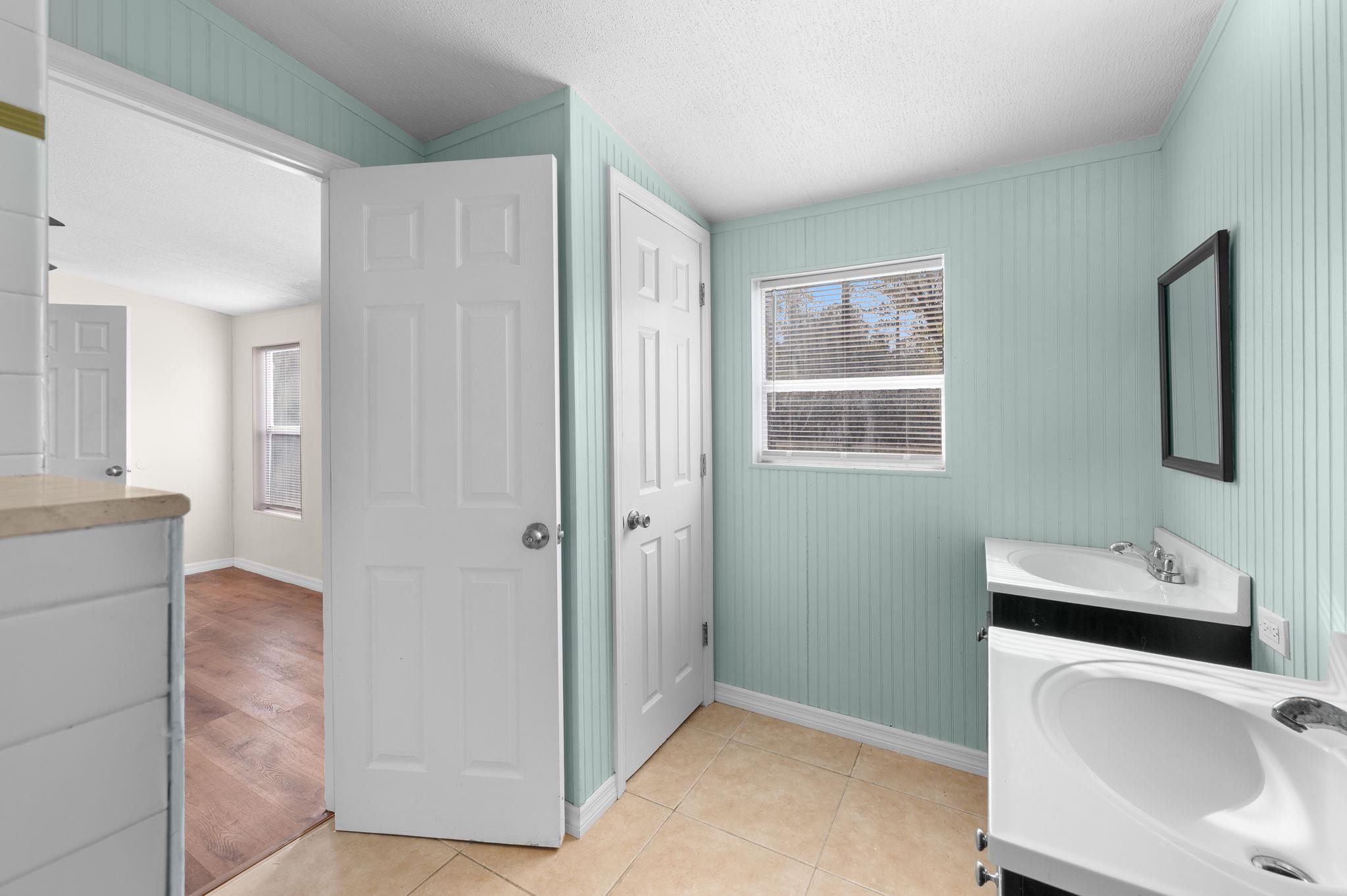 Image 21 of 26 For 4798 Catherine St