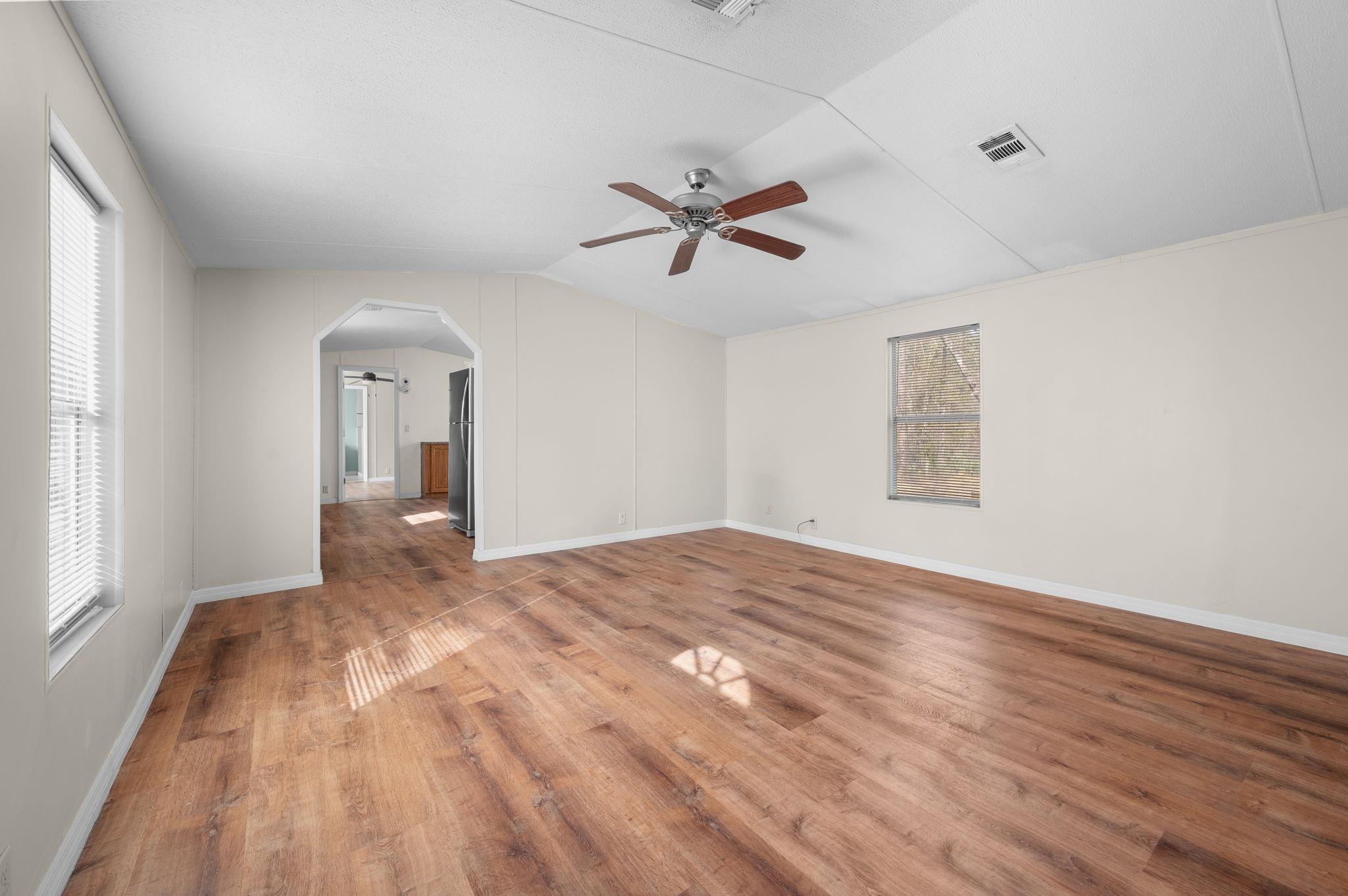 Image 4 of 26 For 4798 Catherine St