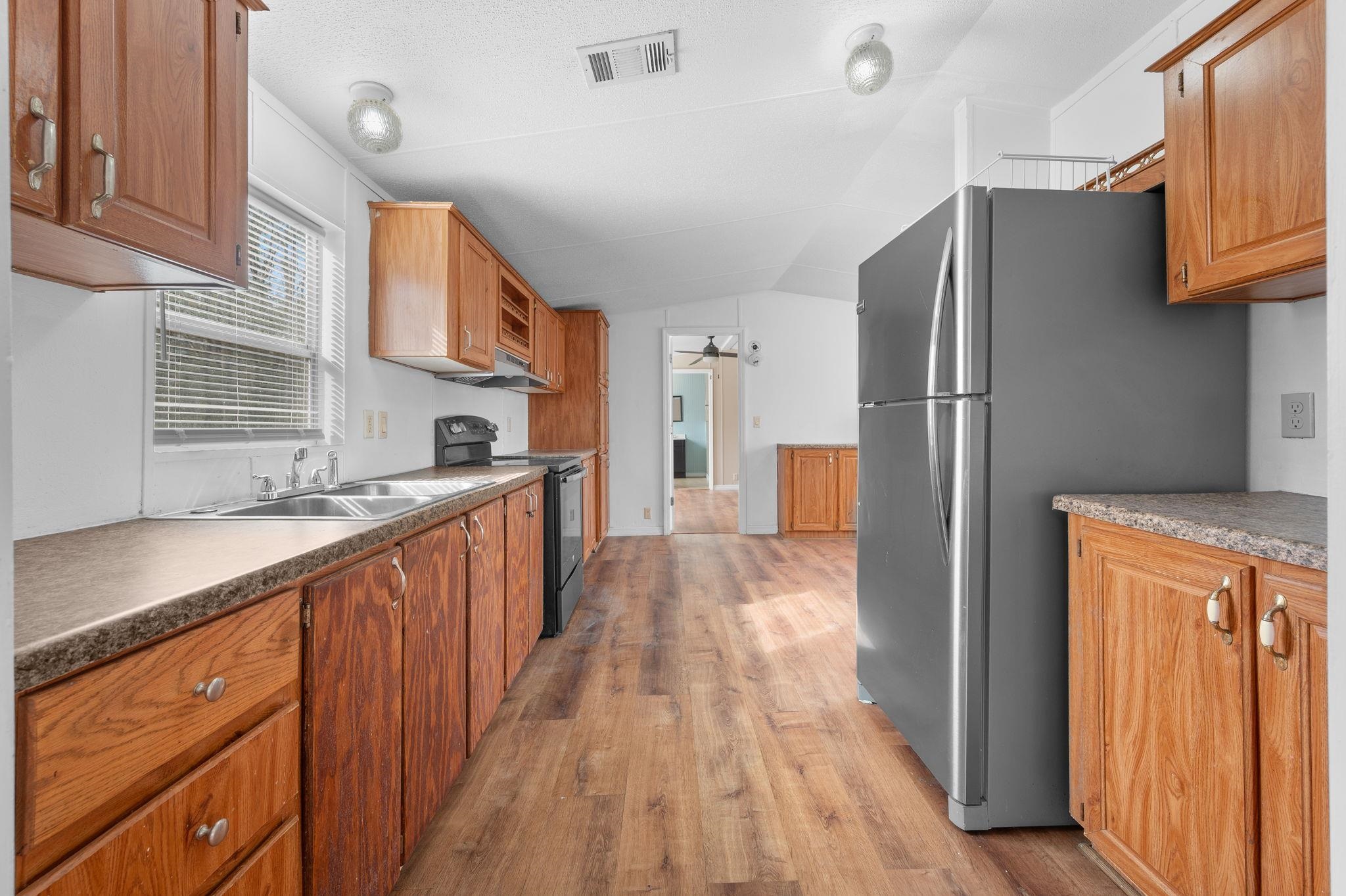 Image 6 of 26 For 4798 Catherine St