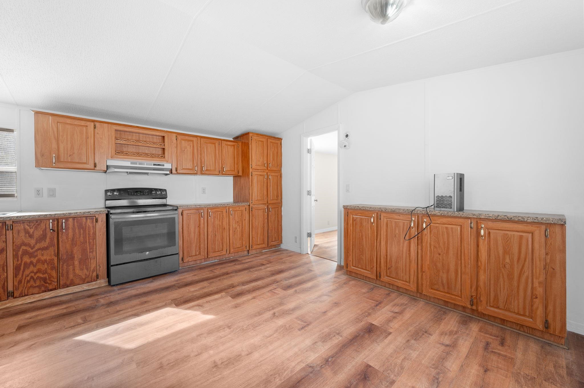 Image 8 of 26 For 4798 Catherine St