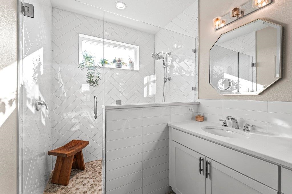 Image 67 of 100 For 63 Guanahani Trl