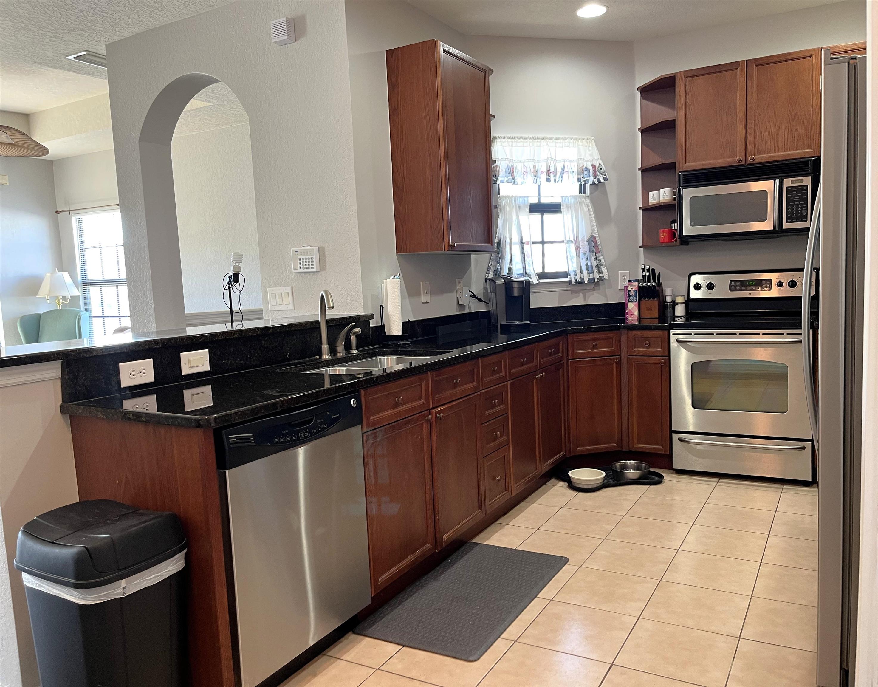 Image 3 of 12 For 435 Travesia Flora  204