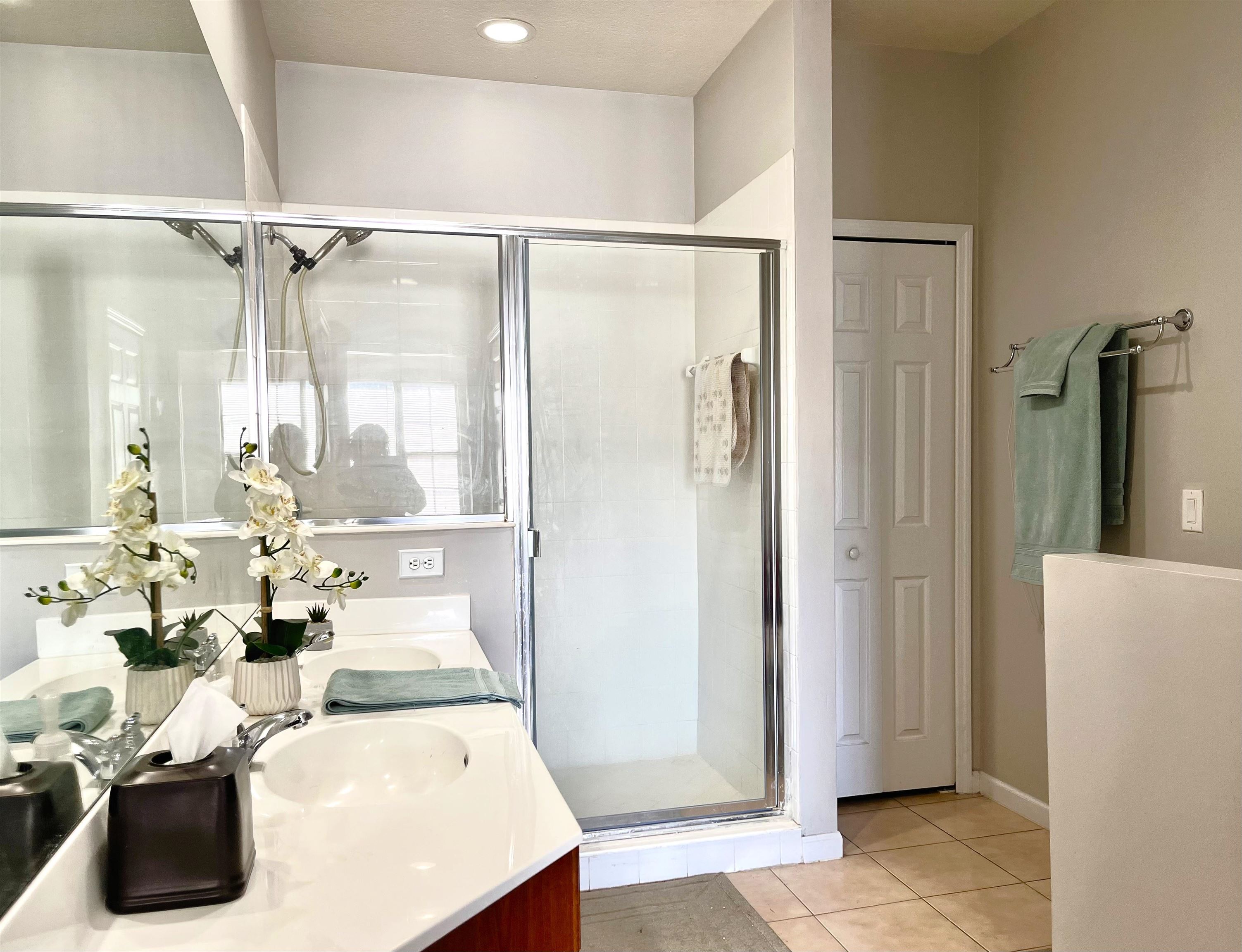 Image 8 of 12 For 435 Travesia Flora  204