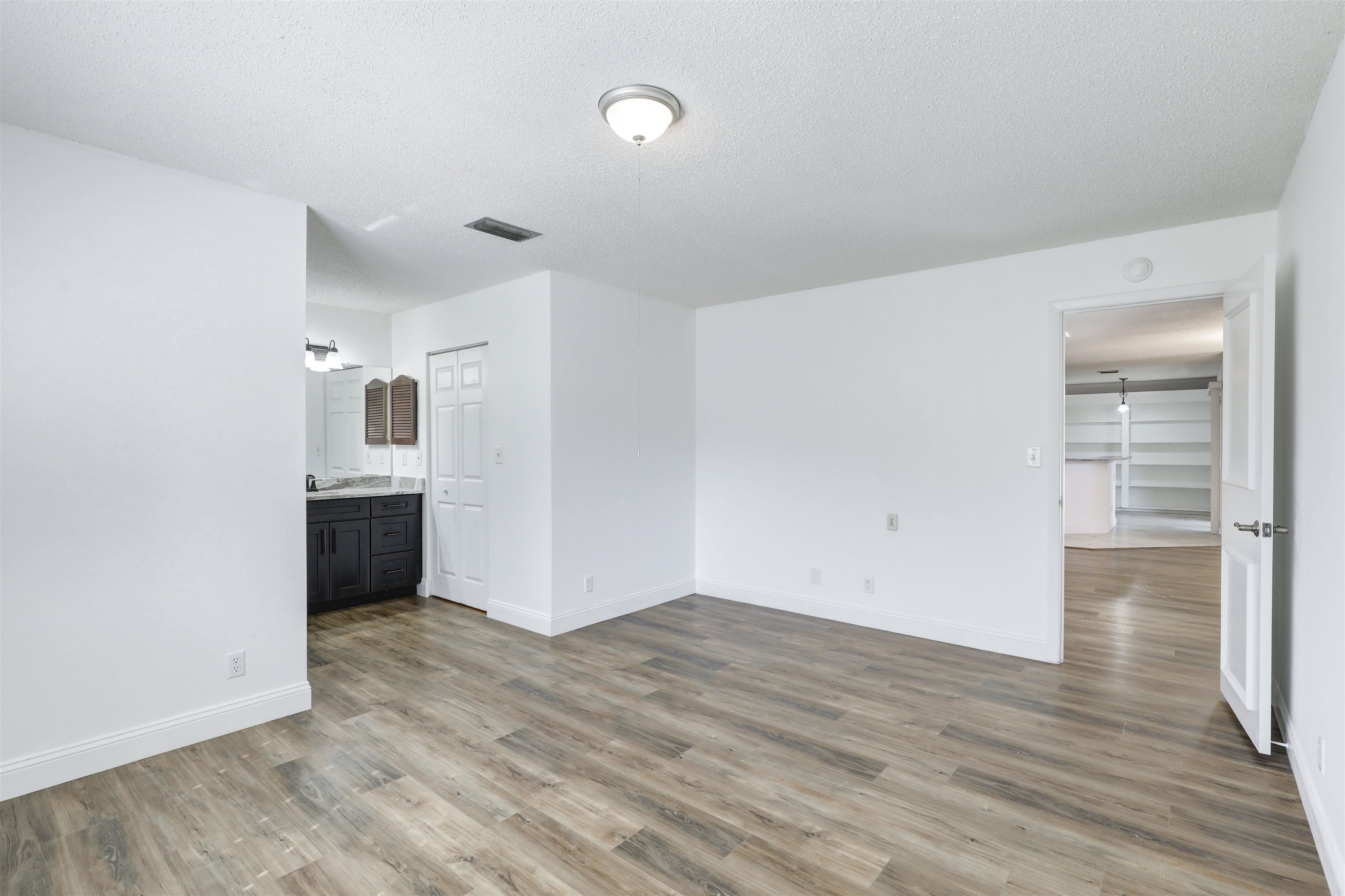 Image 15 of 45 For 111 Lobelia Rd