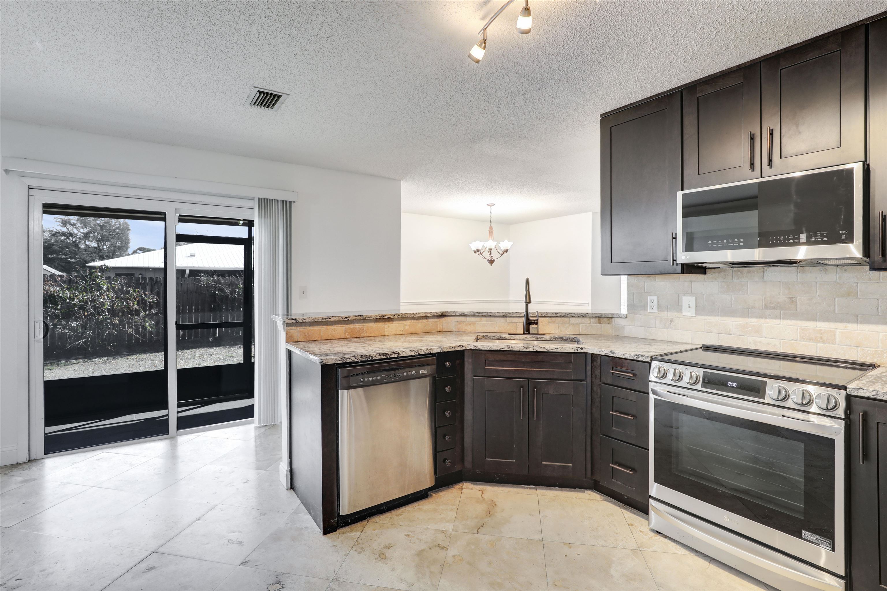 Image 26 of 45 For 111 Lobelia Rd