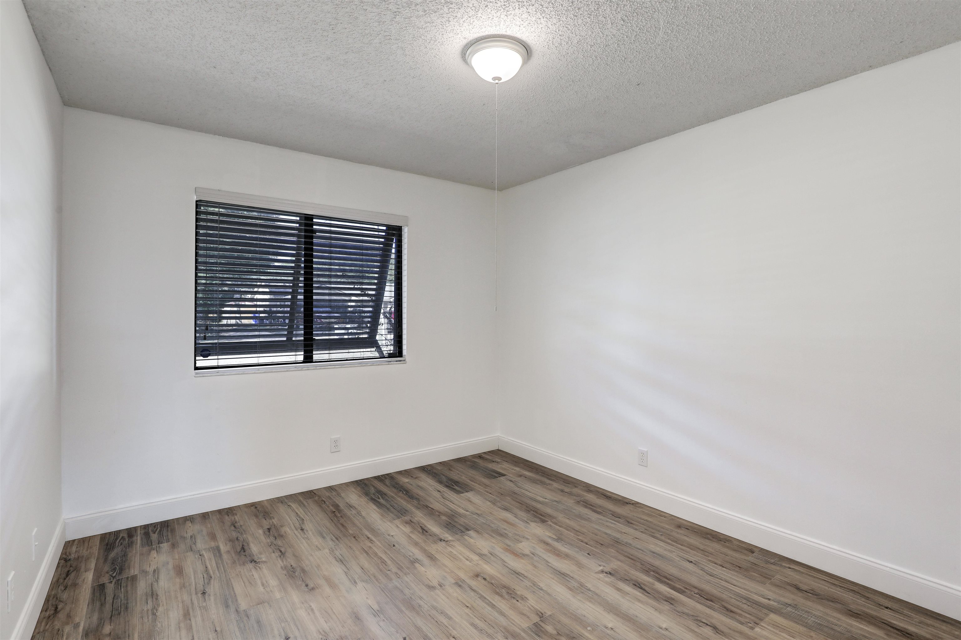 Image 29 of 45 For 111 Lobelia Rd